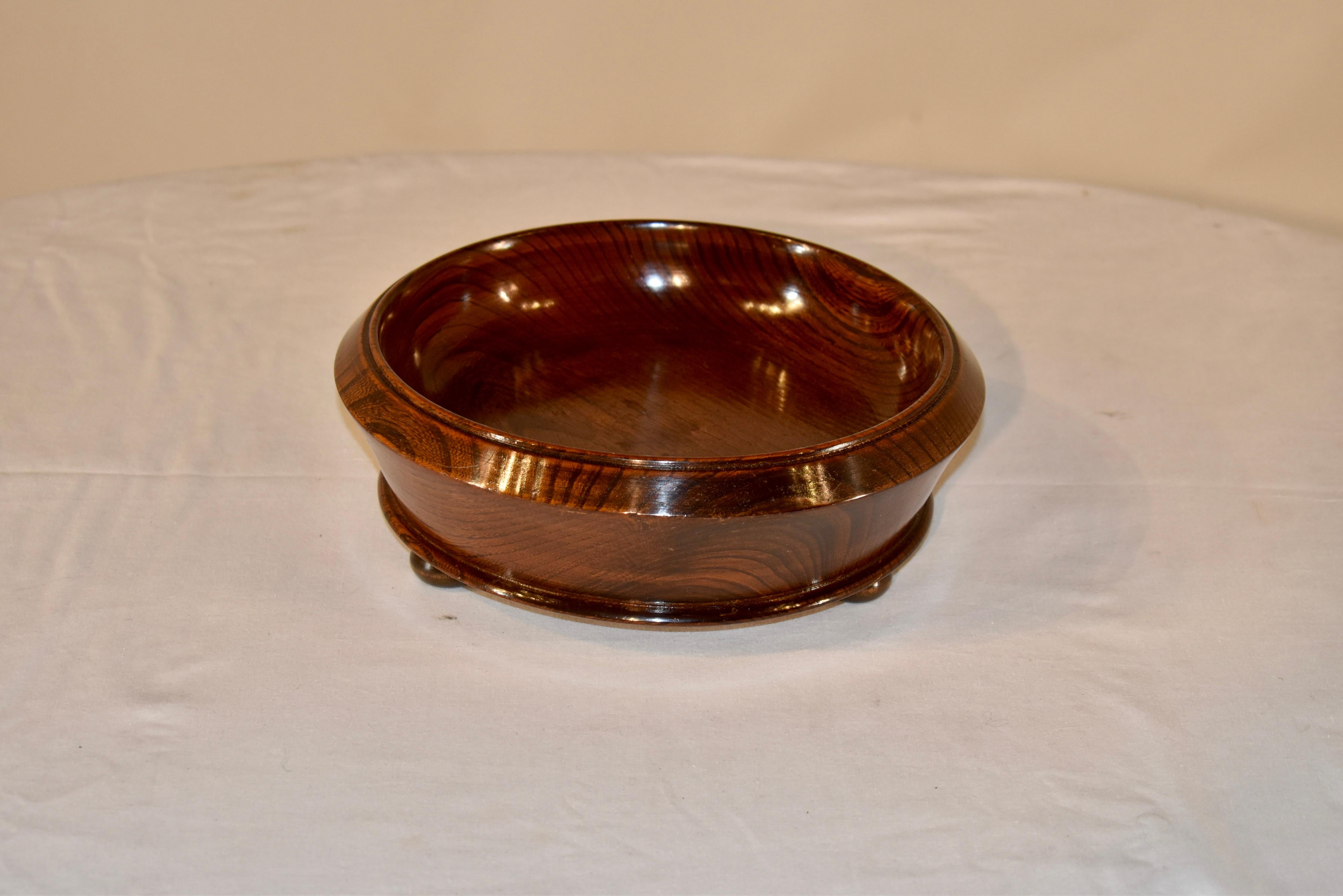 Period Edwardian oak bowl, circa 1900.  The bowl is hand turned  and is supported on hand turned feet.  Lovely color and groaning throughout.