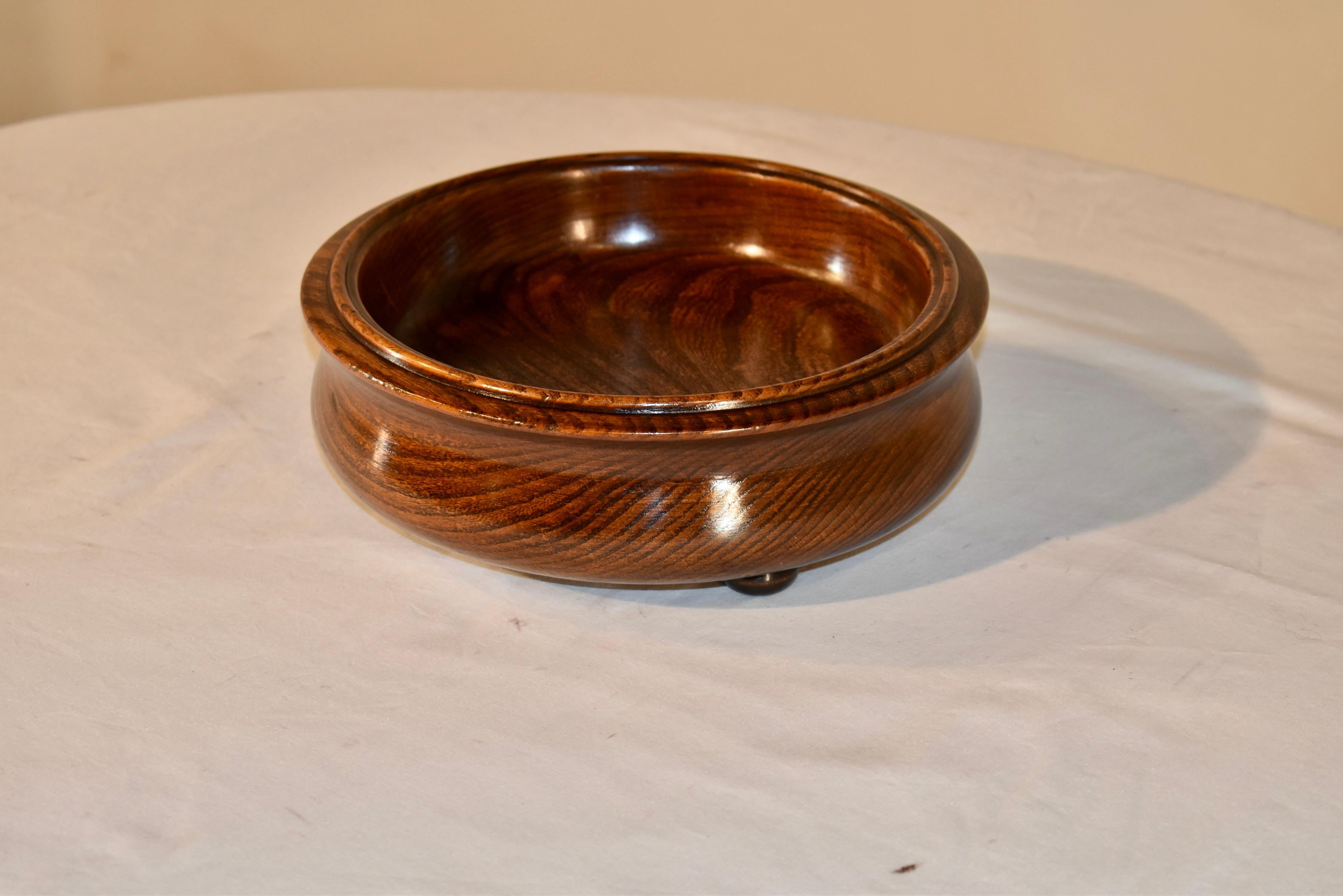 English Turned Oak Bowl, circa 1900 In Good Condition In High Point, NC