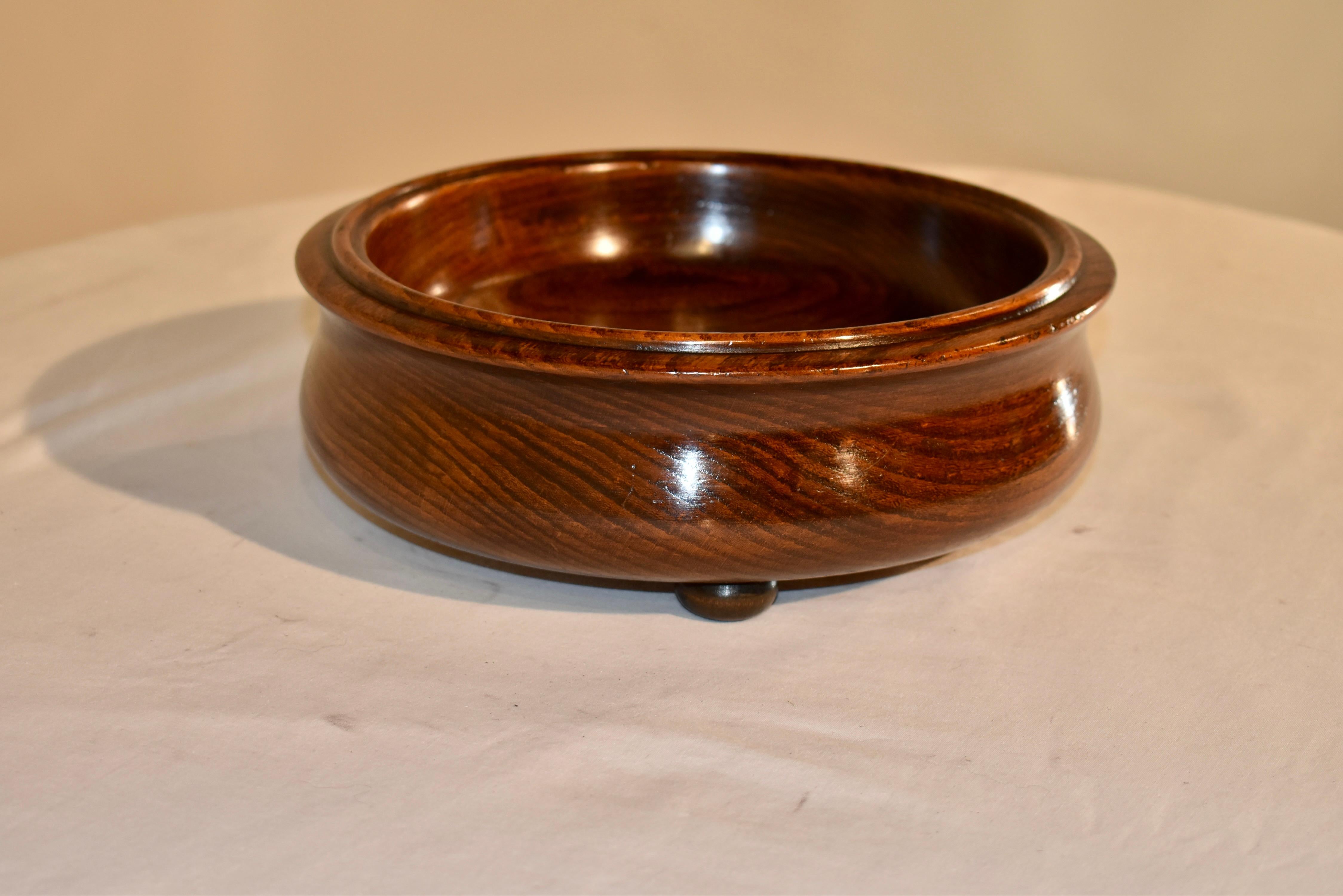 English Turned Oak Bowl, circa 1900 1