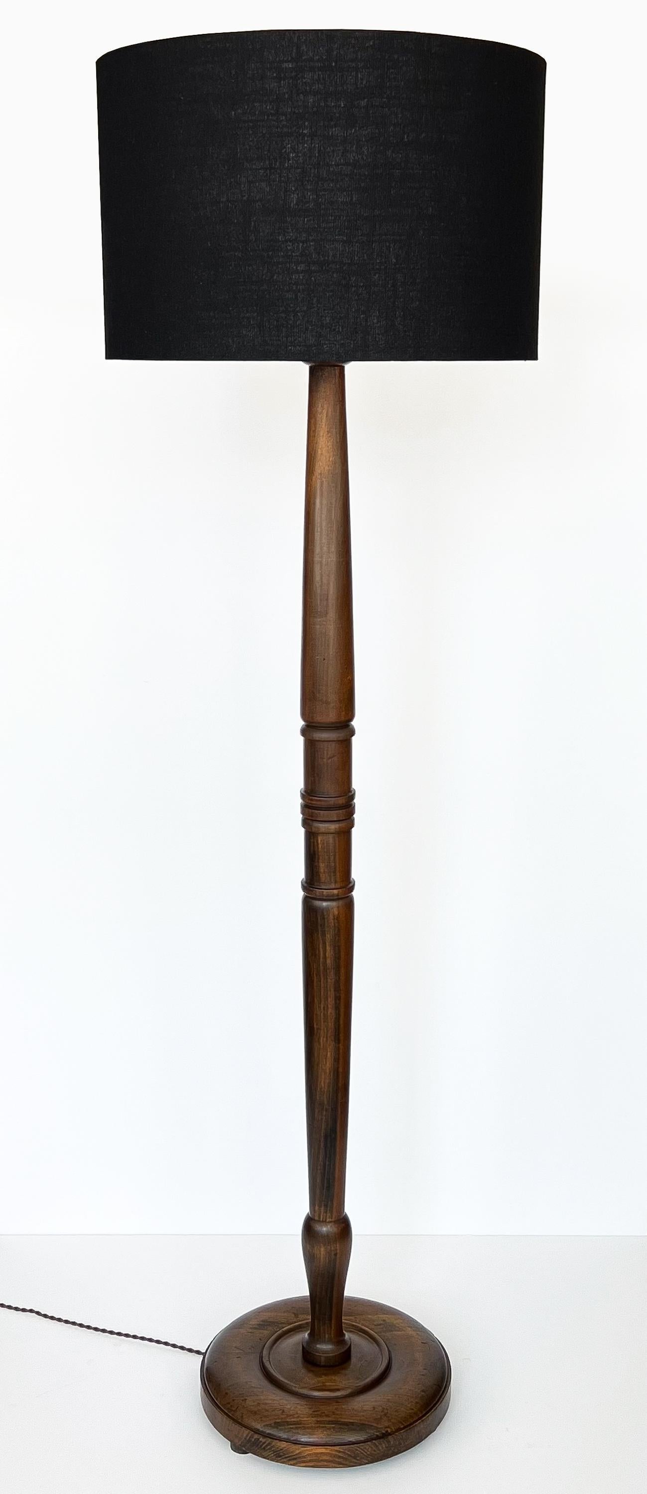 An antique English hand-turned solid wood floor lamp, circa early 20th century. Turned wood column and round 13