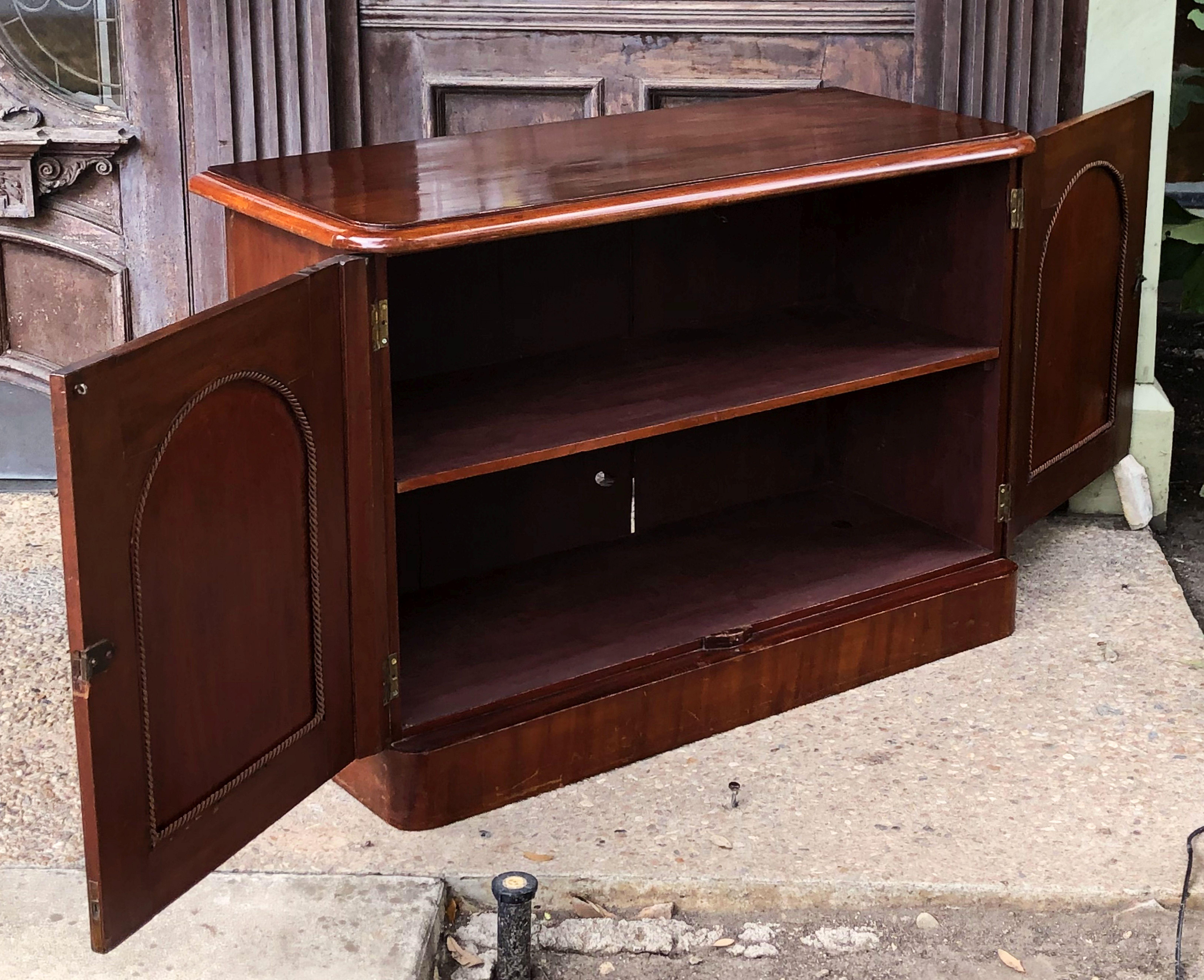 English Two-Door Cabinet or Chiffonier of Mahogany from the 19th Century 8