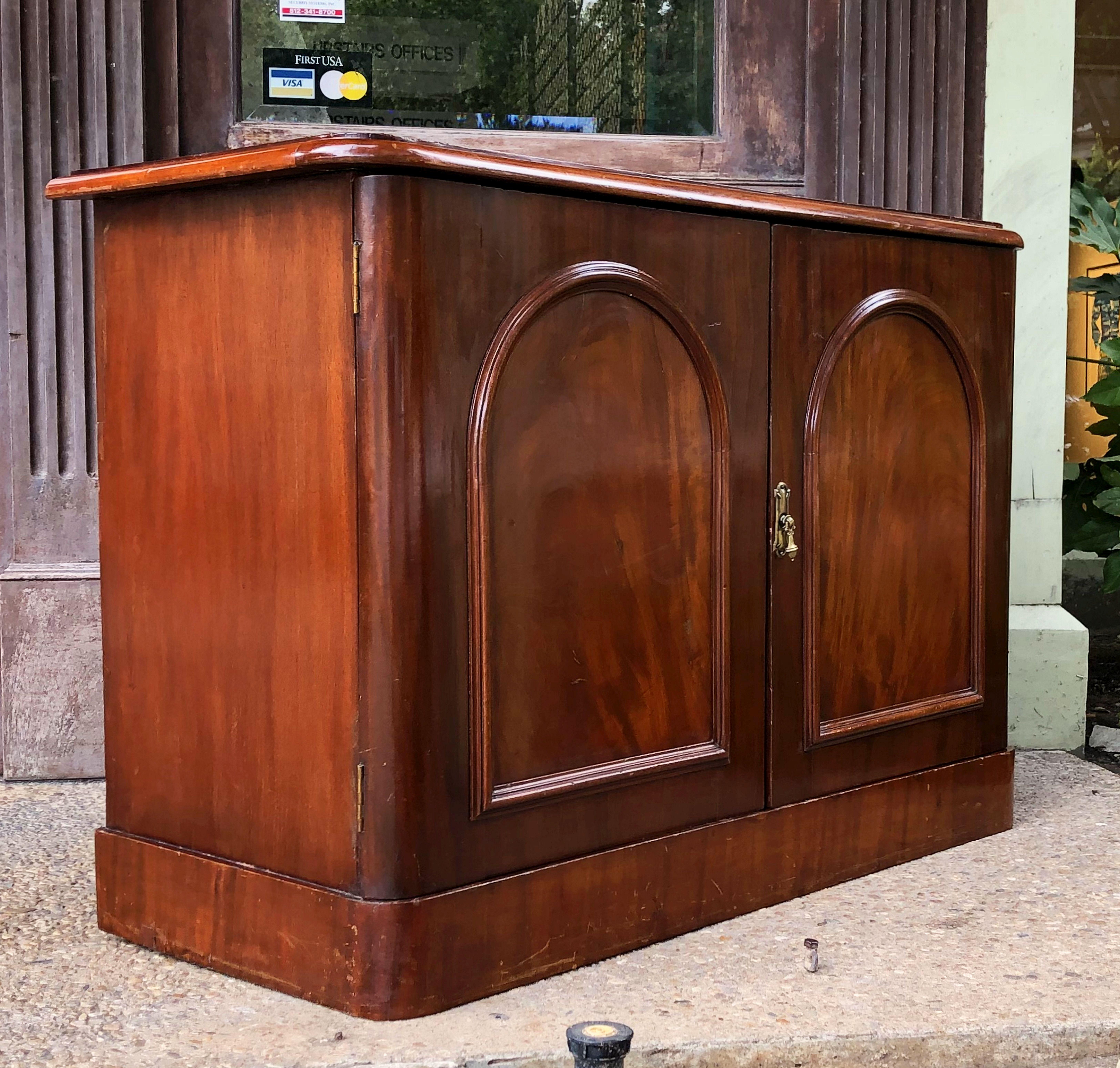 English Two-Door Cabinet or Chiffonier of Mahogany from the 19th Century 1