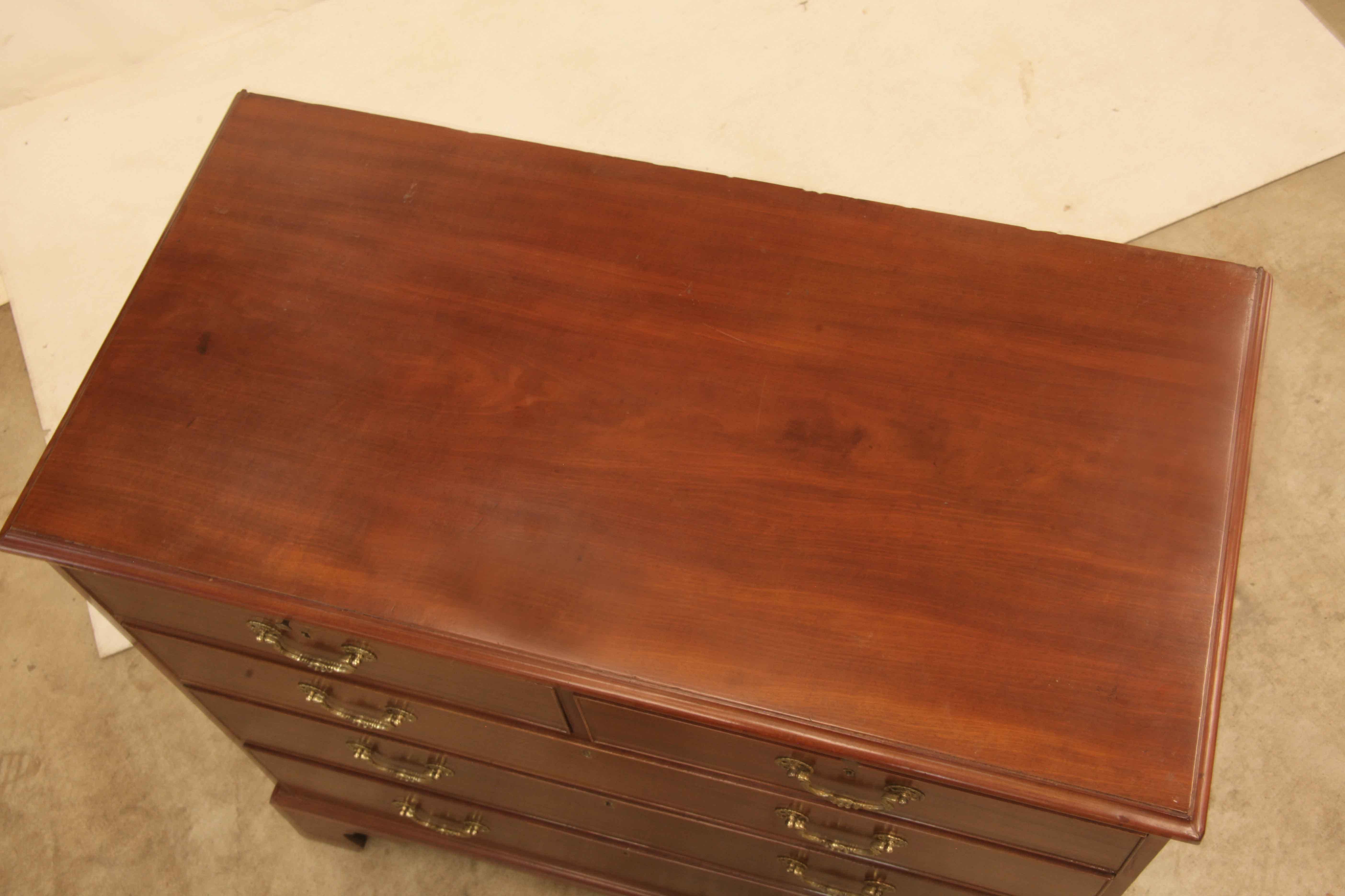 Ottone Cassettiera inglese a due o tre cassetti in vendita