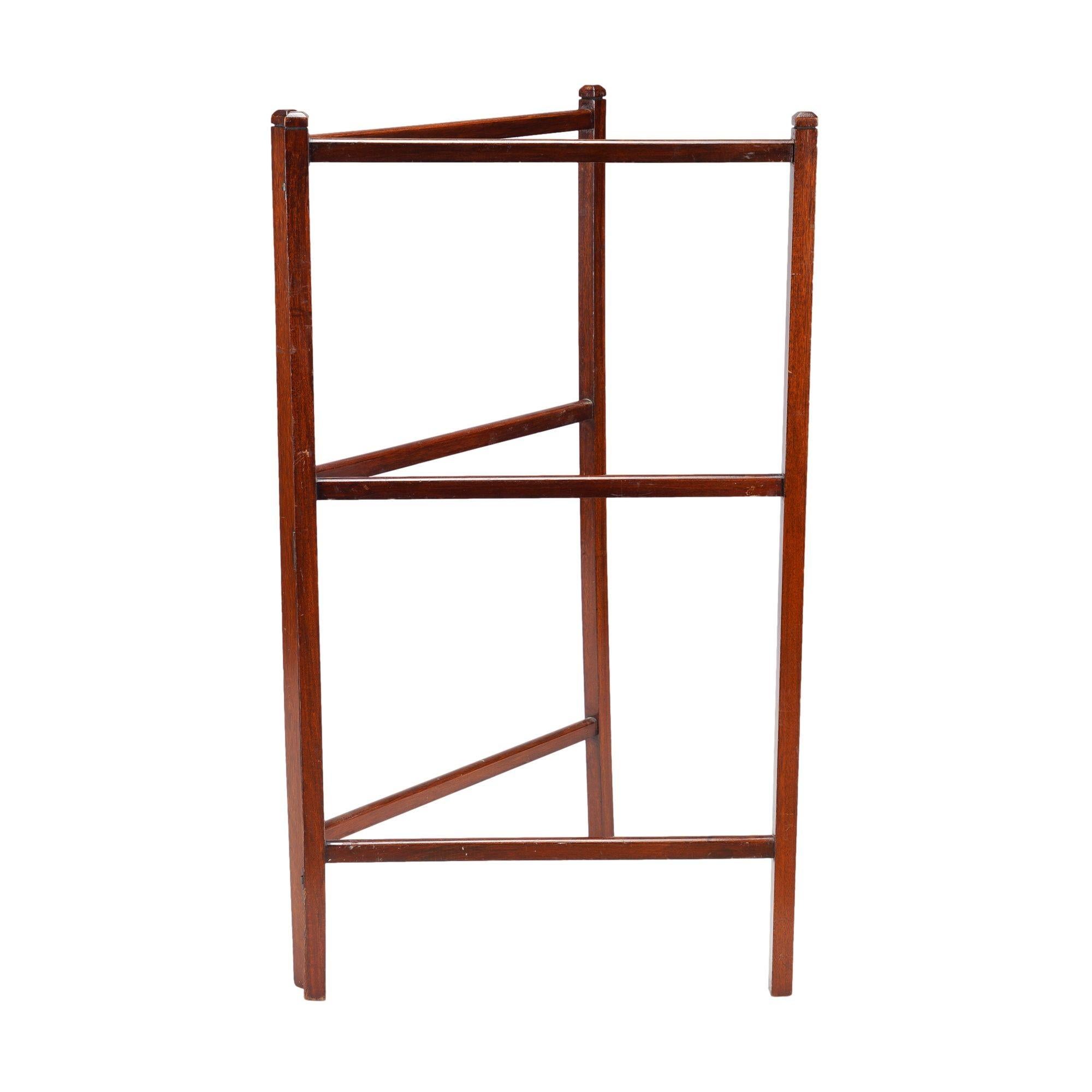 English two part mahogany towel rail, c. 1890-1910 In Good Condition For Sale In Kenilworth, IL