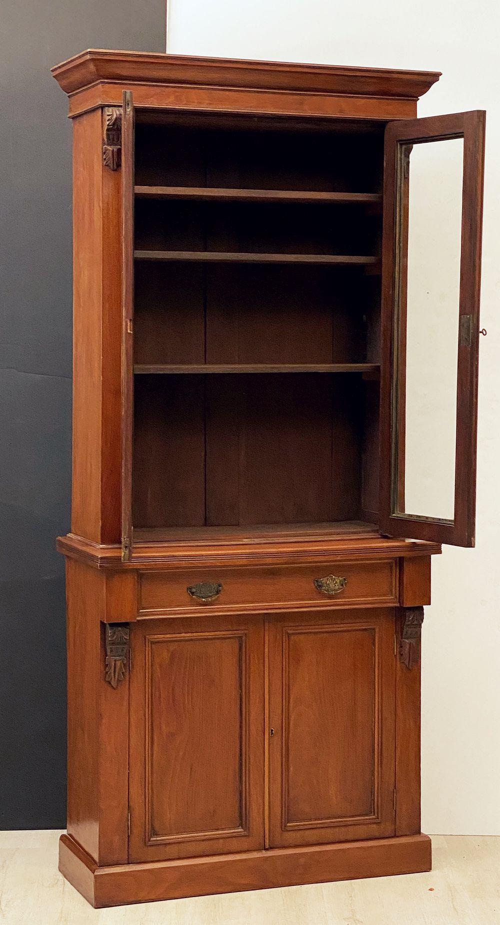 English Two-Tiered Bookcase of Mahogany from the 19th Century In Good Condition For Sale In Austin, TX