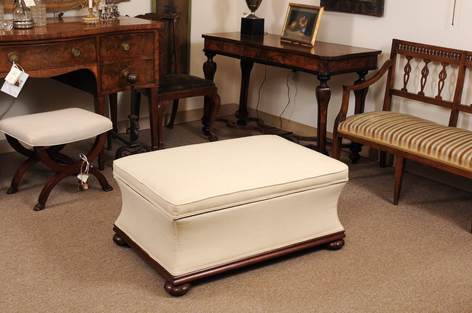  English Upholstered Linen and Mahogany Lift Top Ottoman, Late 19th Century In Good Condition In Atlanta, GA