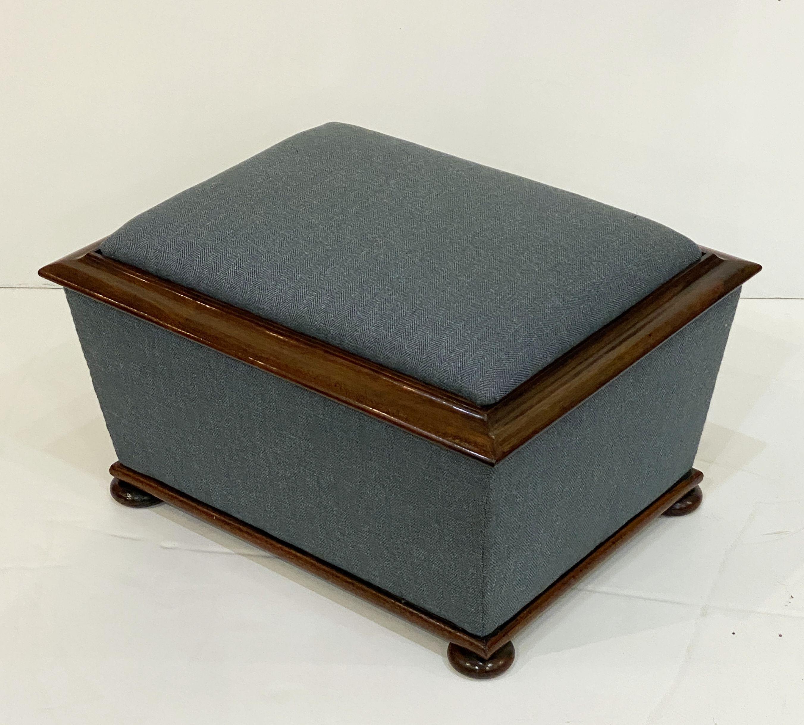 English Upholstered Trunk or Pouffe Ottoman Seat 8