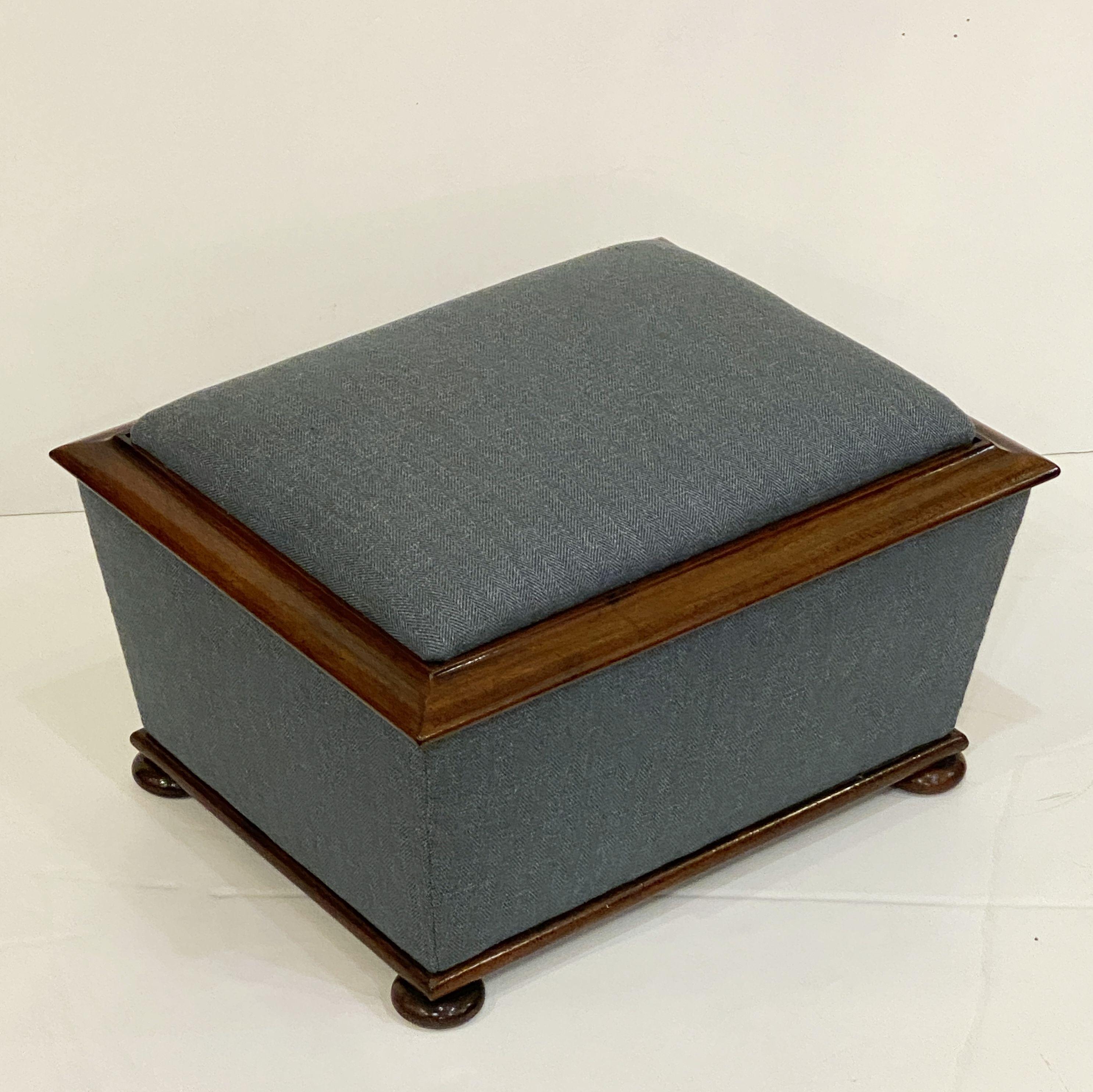 English Upholstered Trunk or Pouffe Ottoman Seat 9