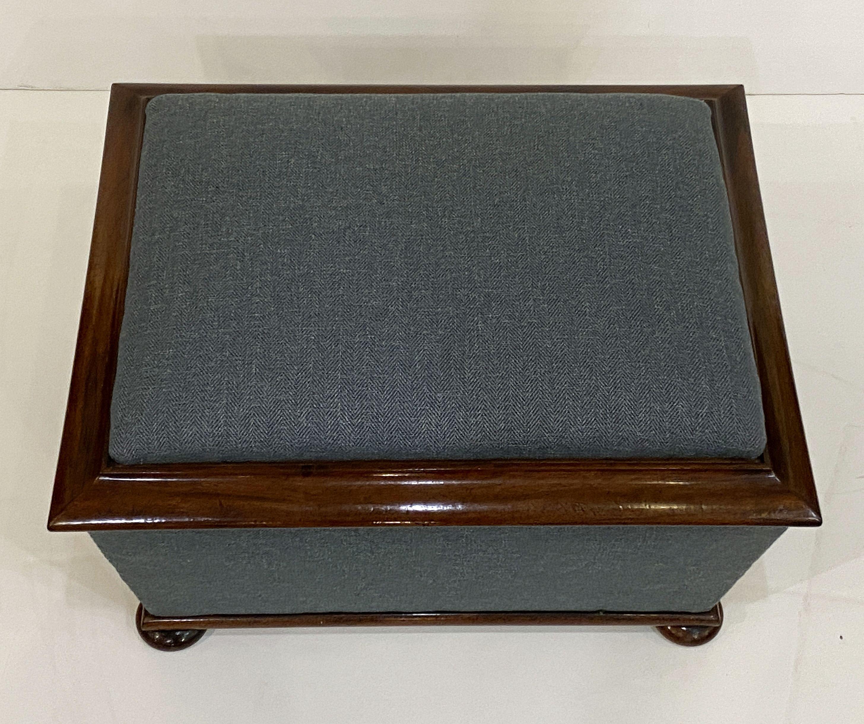 English Upholstered Trunk or Pouffe Ottoman Seat 1