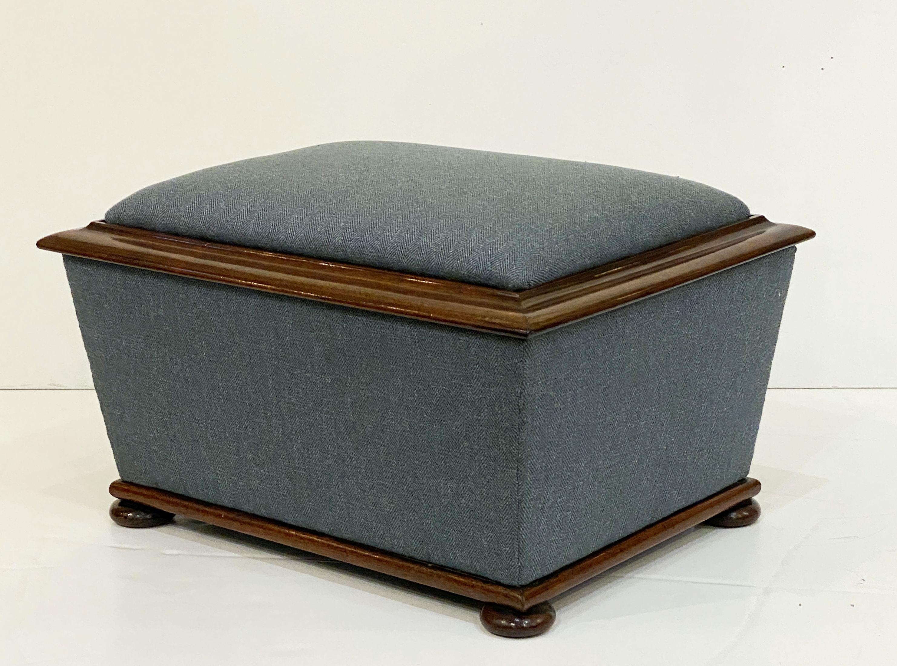 English Upholstered Trunk or Pouffe Ottoman Seat 3