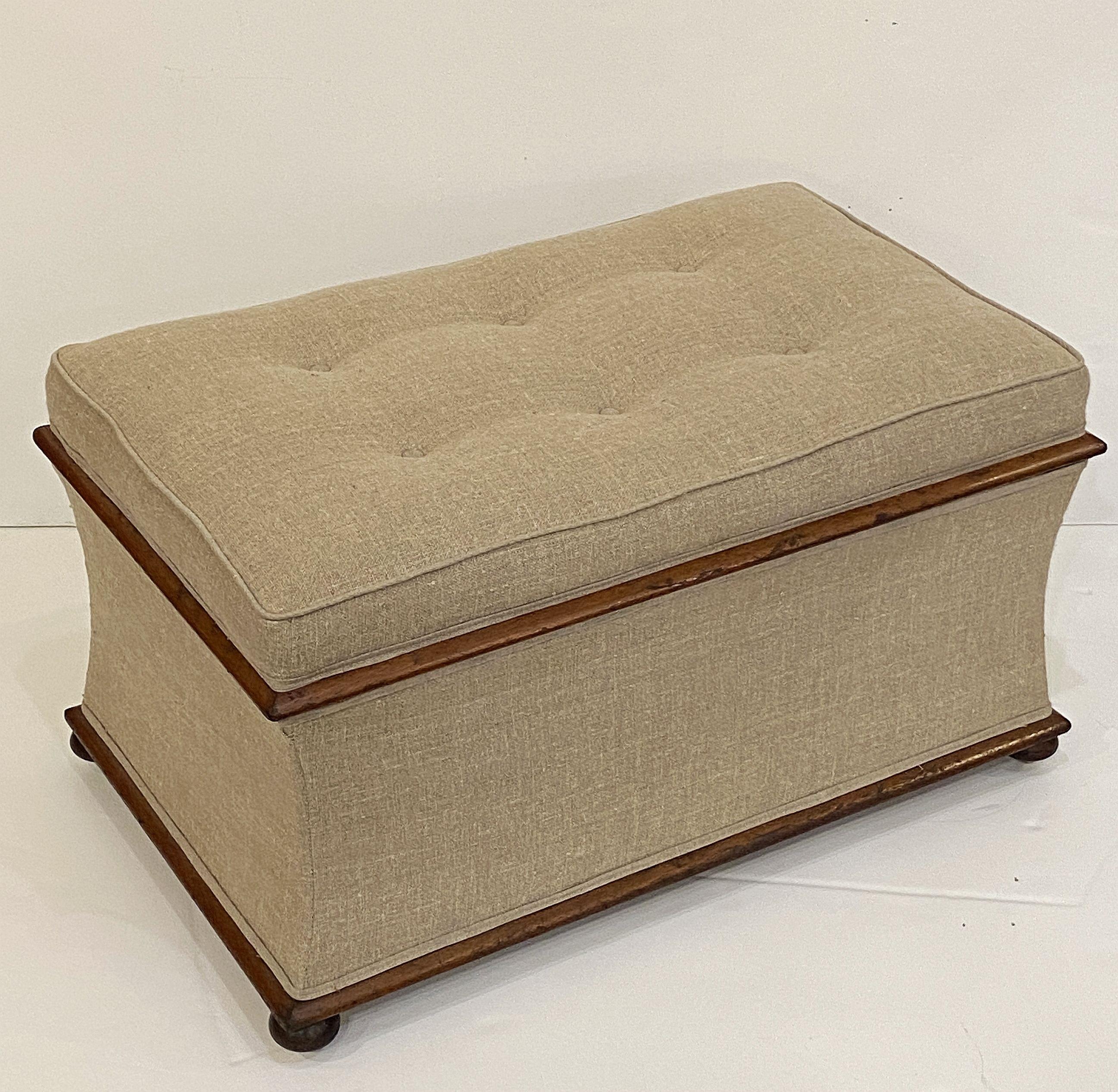 20th Century English Upholstered Trunk or Pouffe Ottoman Seat on Casters For Sale