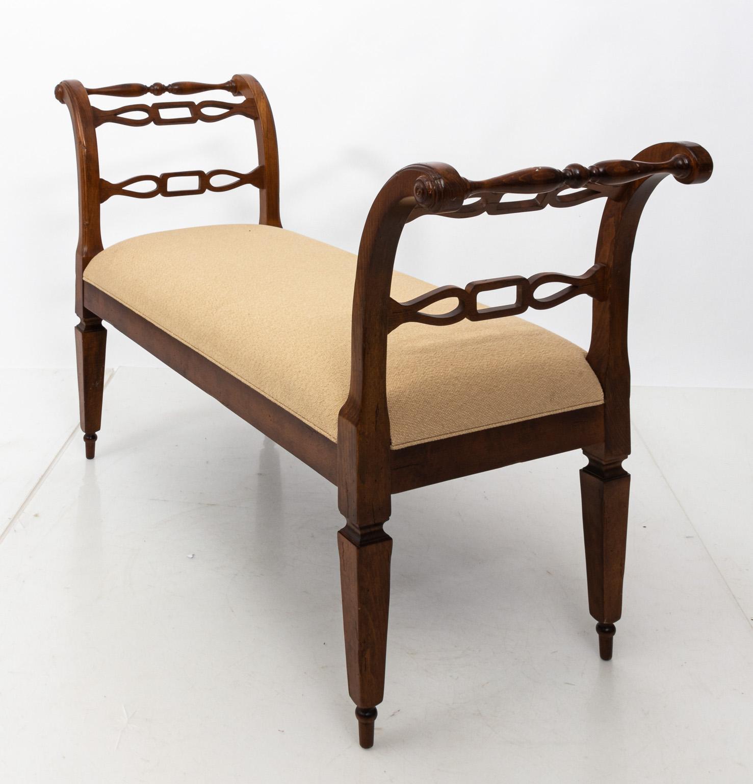 English Upholstered Window Bench In Good Condition In Stamford, CT