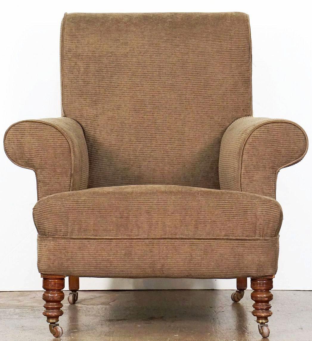 English Upholstered Wingback or Library Lounge Armchair In Good Condition For Sale In Austin, TX