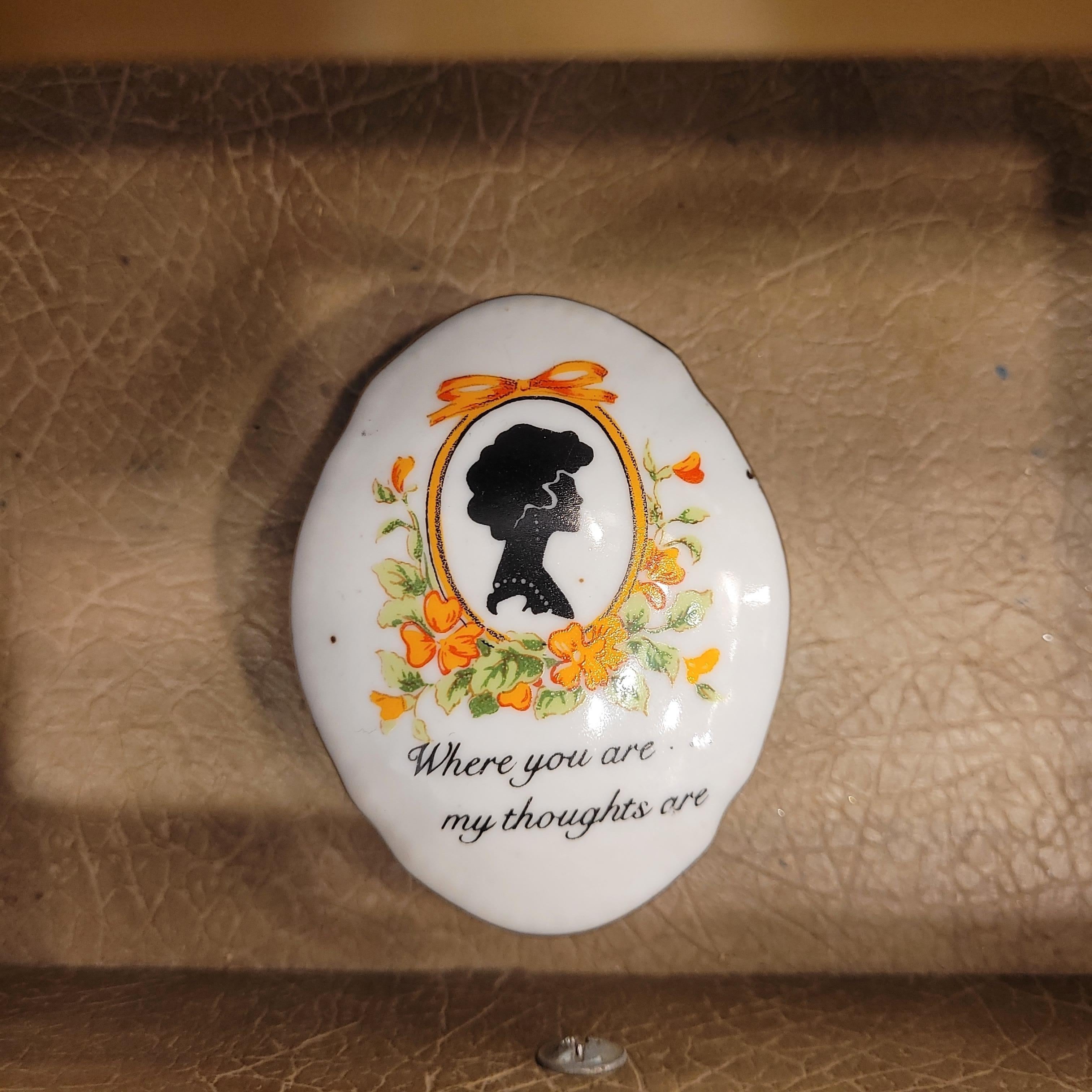 Joyero camafeo vctoriano inglés, porcelana y adornos de oro en Excelente estado para la venta en VALLADOLID, ES