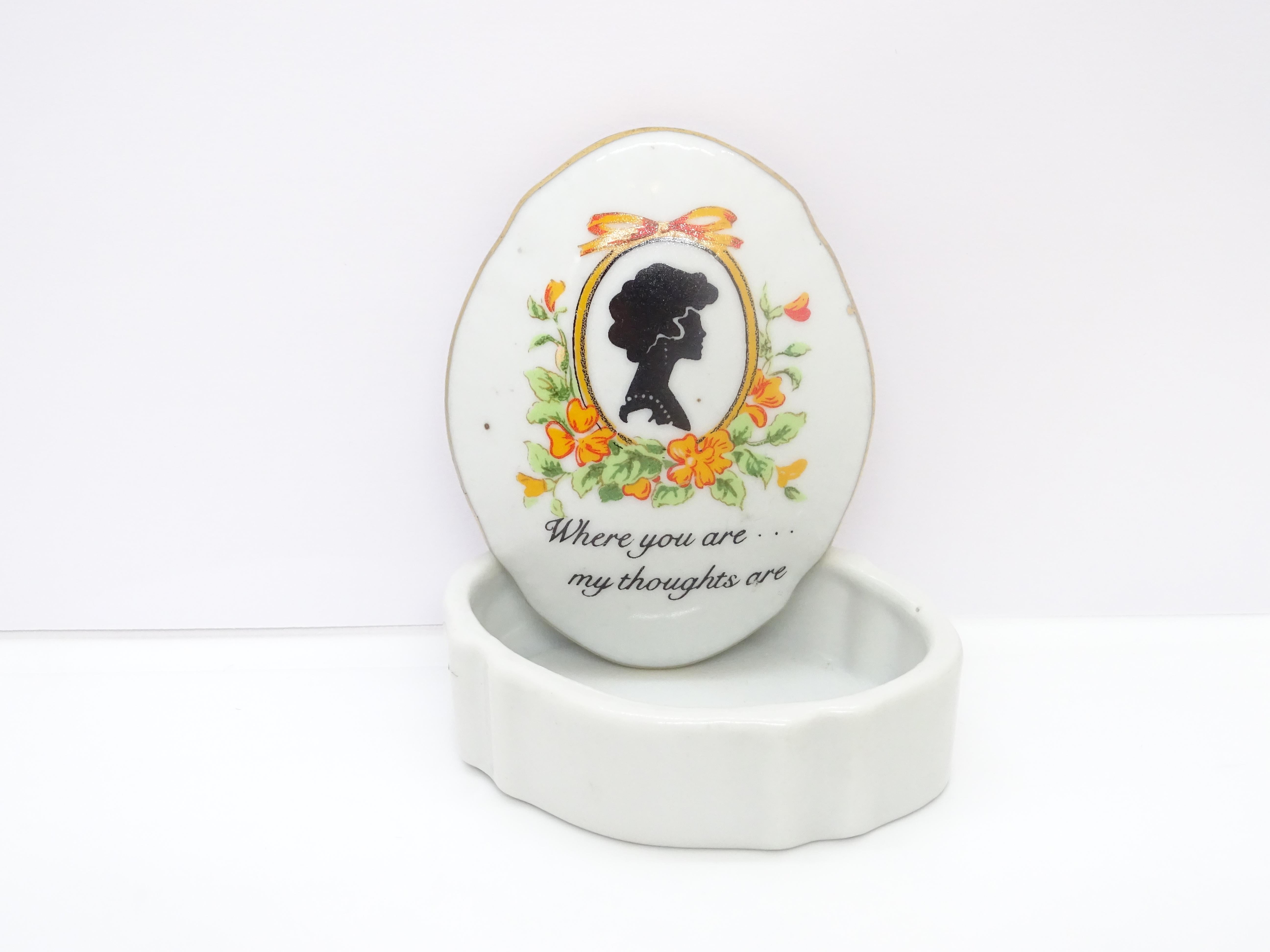 Joyero camafeo vctoriano inglés, porcelana y adornos de oro en venta 2