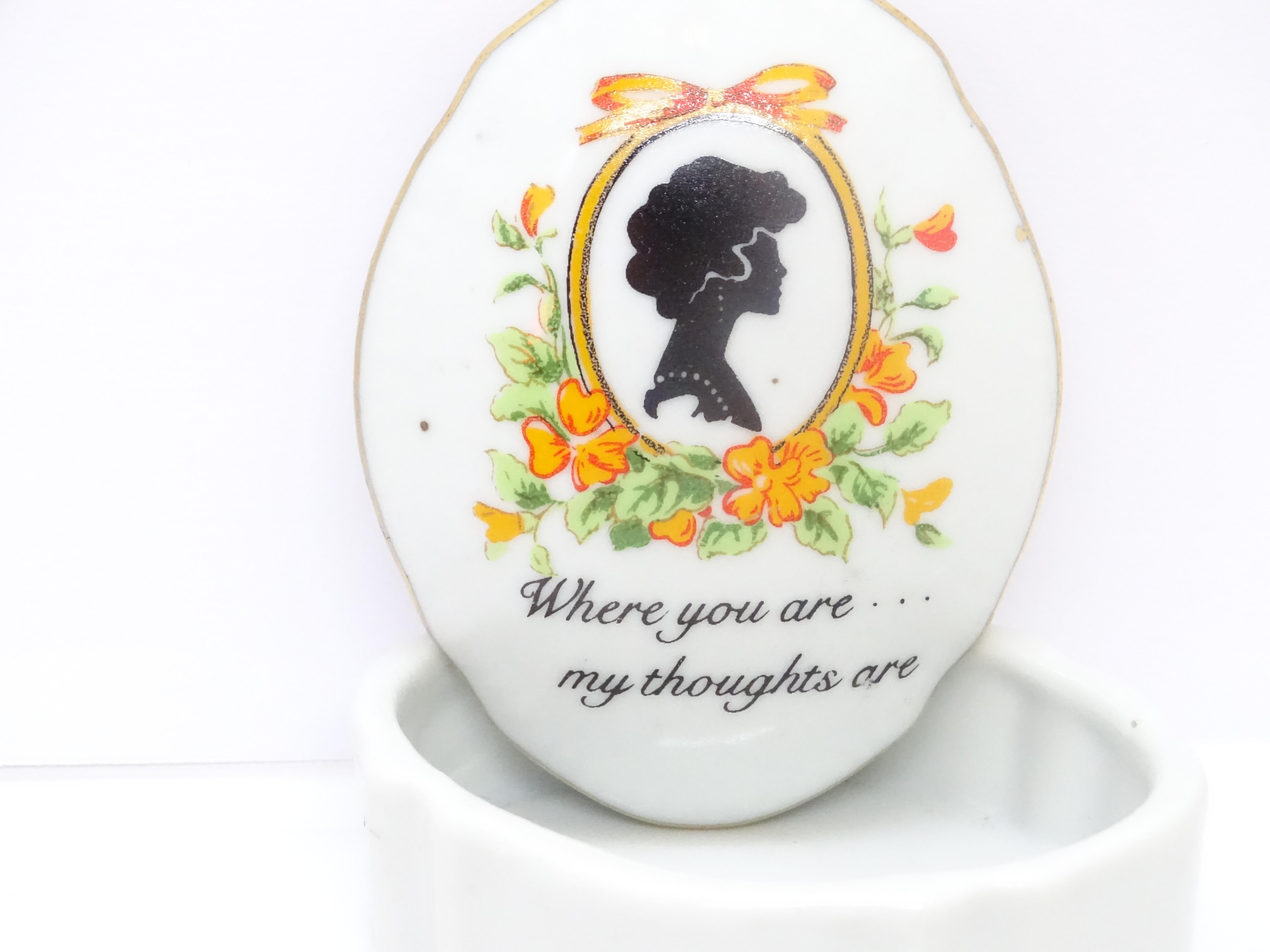 Joyero camafeo vctoriano inglés, porcelana y adornos de oro en venta 3