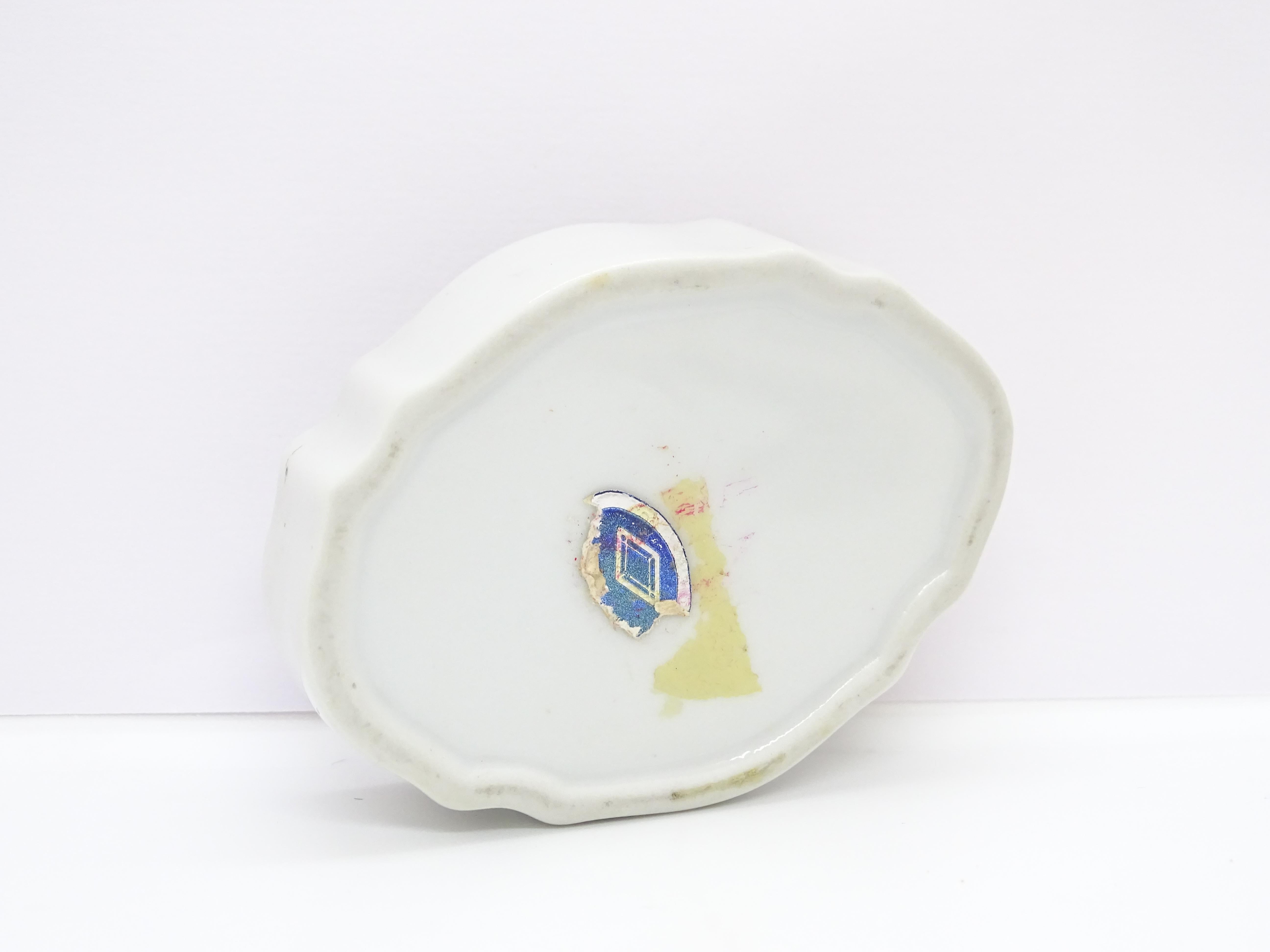 Joyero camafeo vctoriano inglés, porcelana y adornos de oro en venta 4