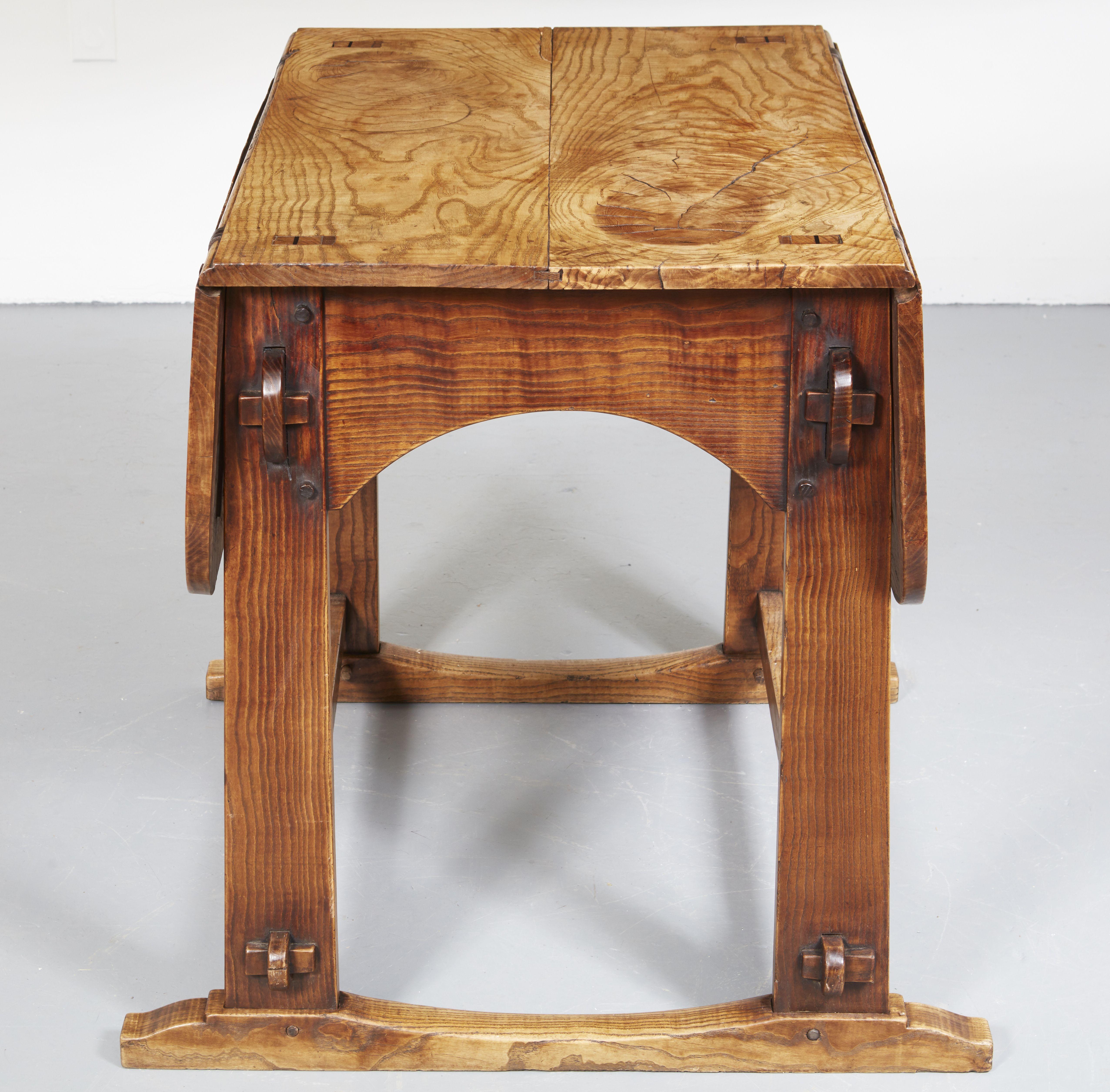 English Vernacular Field Ash Center Table In Good Condition For Sale In Greenwich, CT