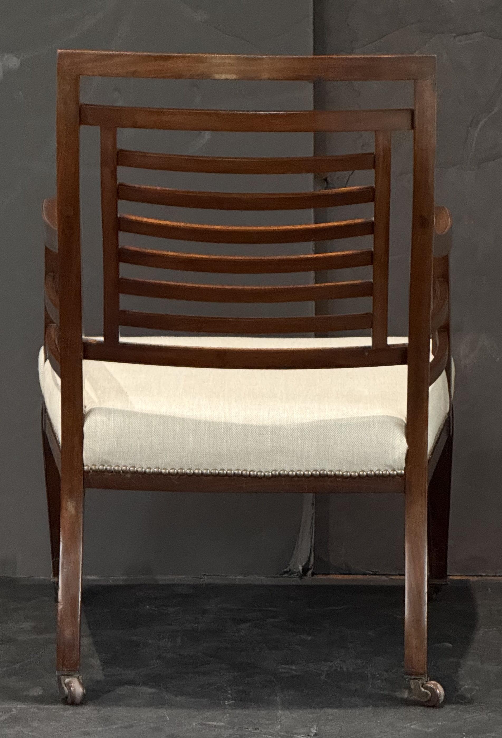 English Vernacular Reading Chair or Armchair of Mahogany from the Georgian Era For Sale 1