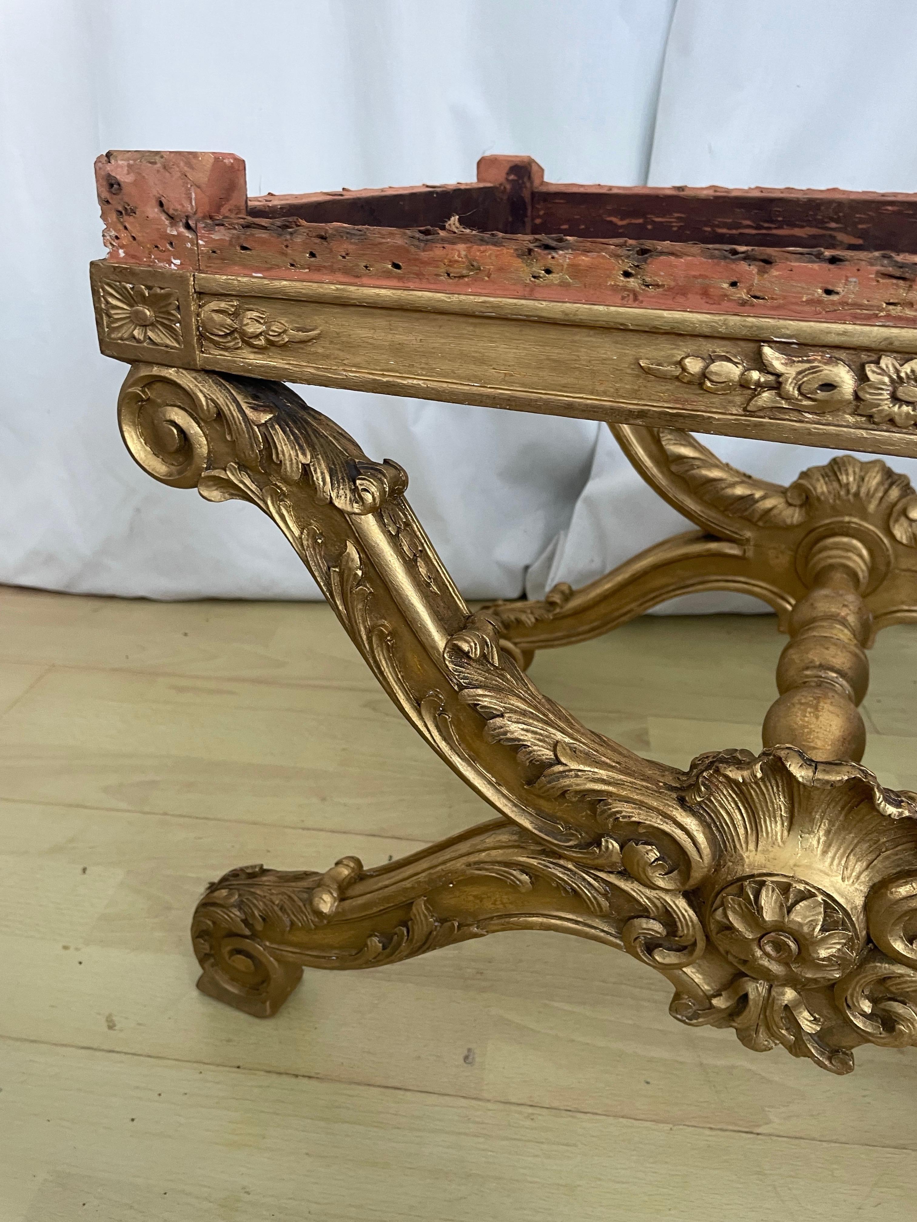 XIX secolo Sgabello inglese Victoria in legno dorato del 1870 ca. in vendita