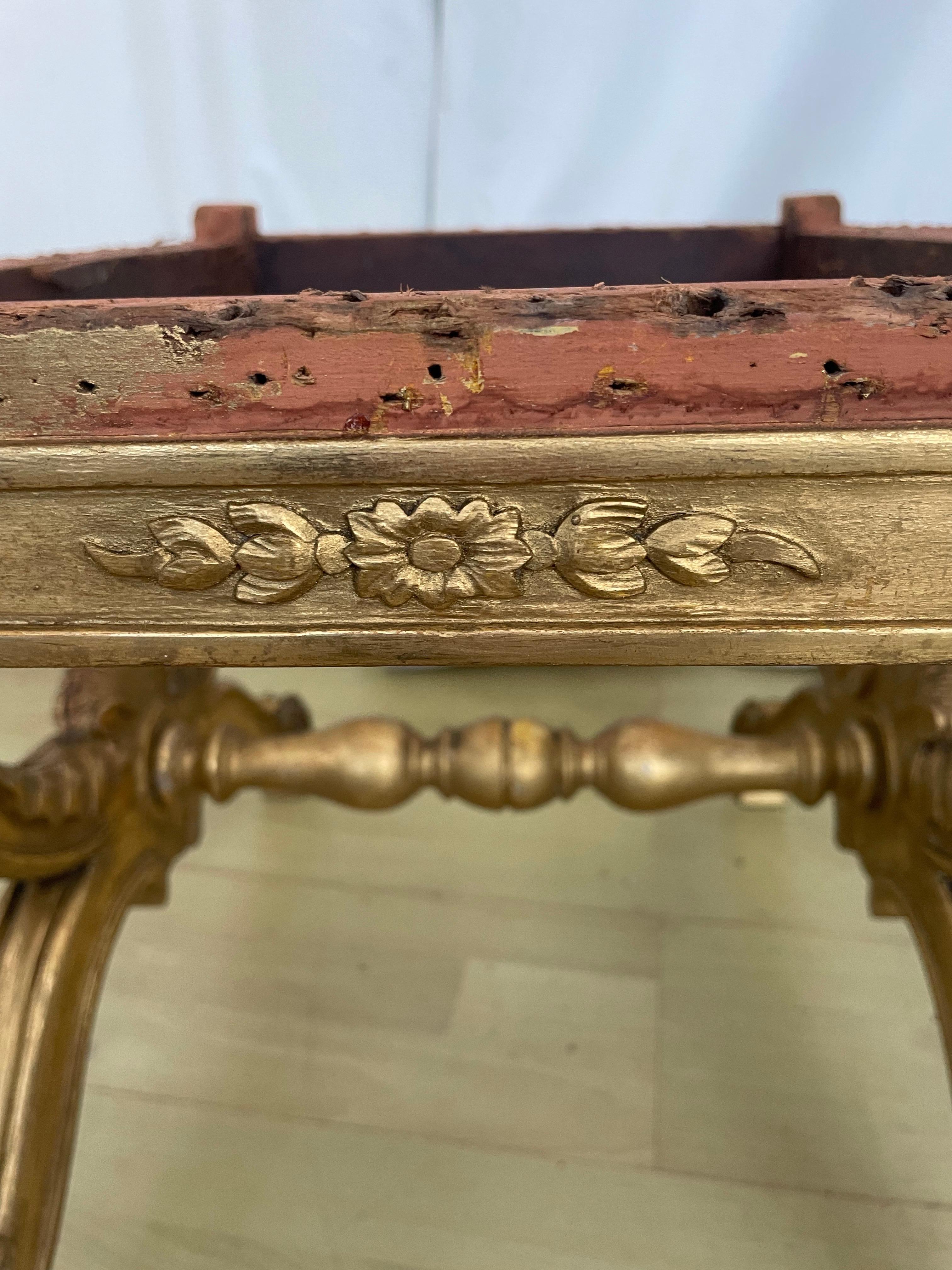 Sgabello inglese Victoria in legno dorato del 1870 ca. in vendita 3