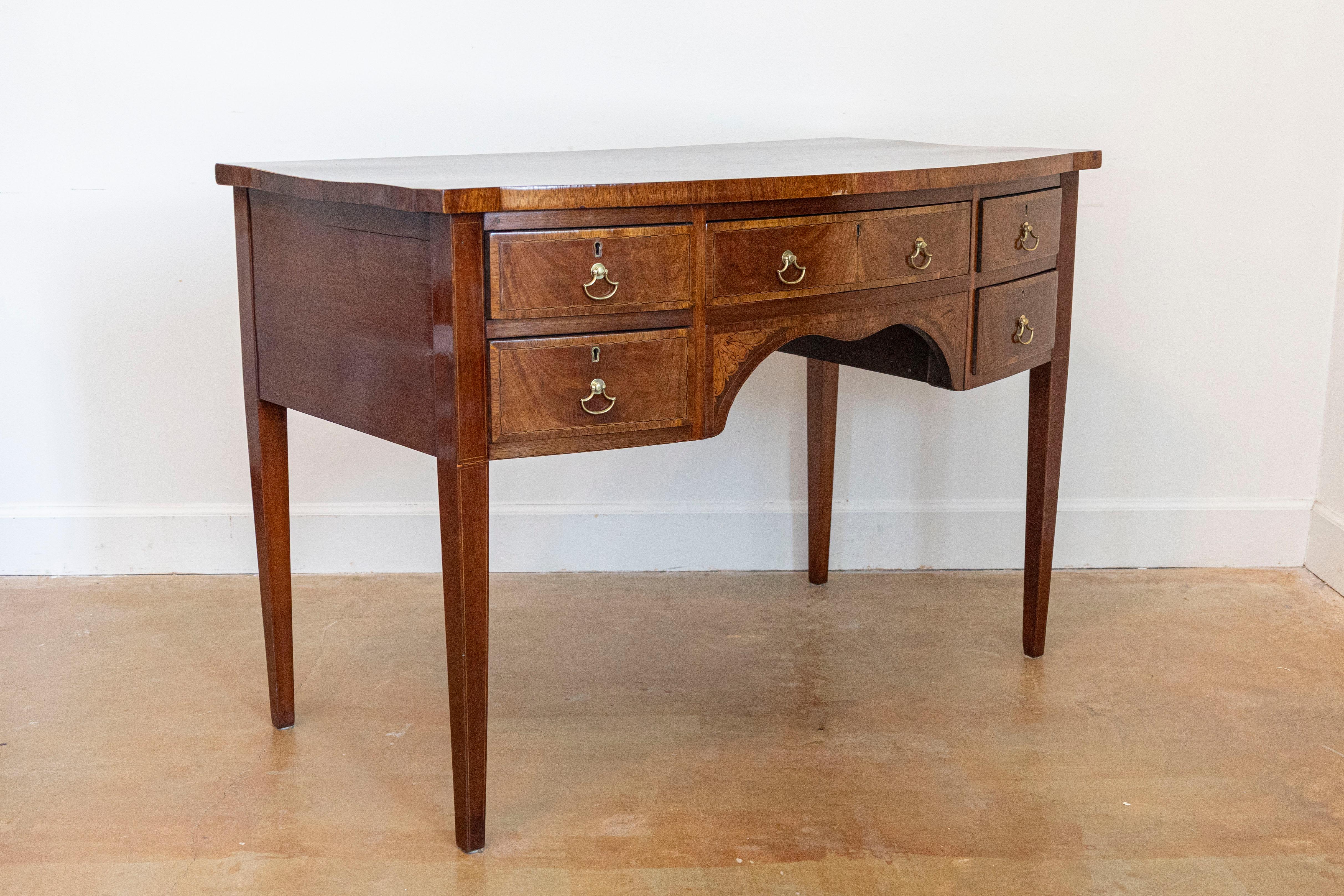 English Victorian 1860s Walnut and Mahogany Bowfront Sideboard with Five Drawers In Good Condition For Sale In Atlanta, GA