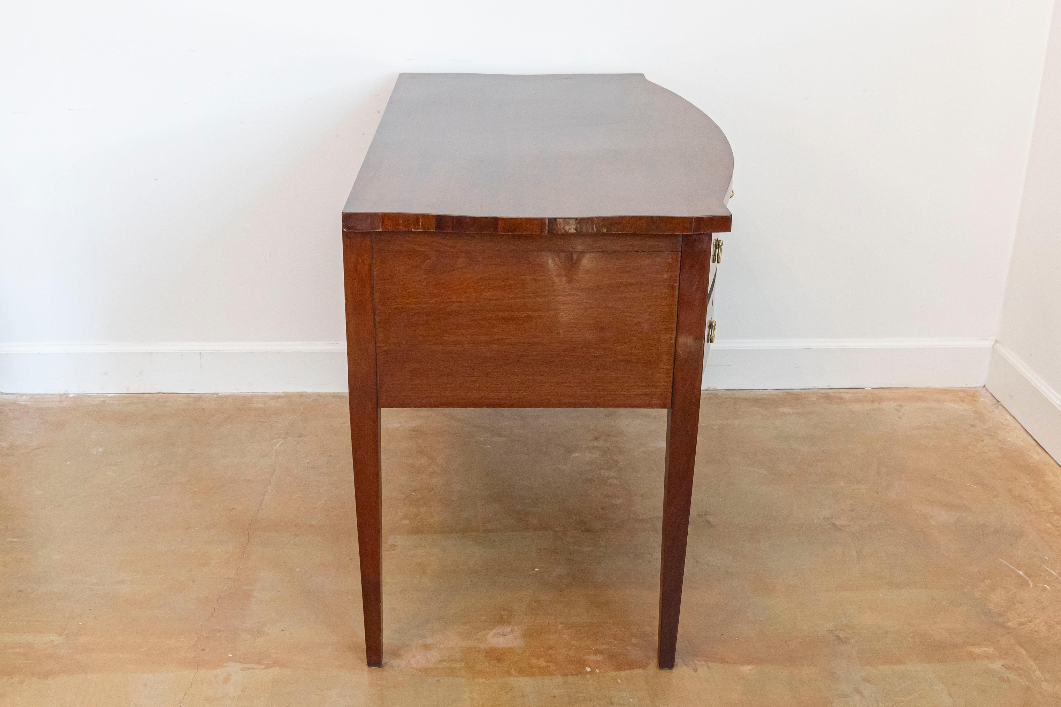 English Victorian 1860s Walnut and Mahogany Bowfront Sideboard with Five Drawers For Sale 1