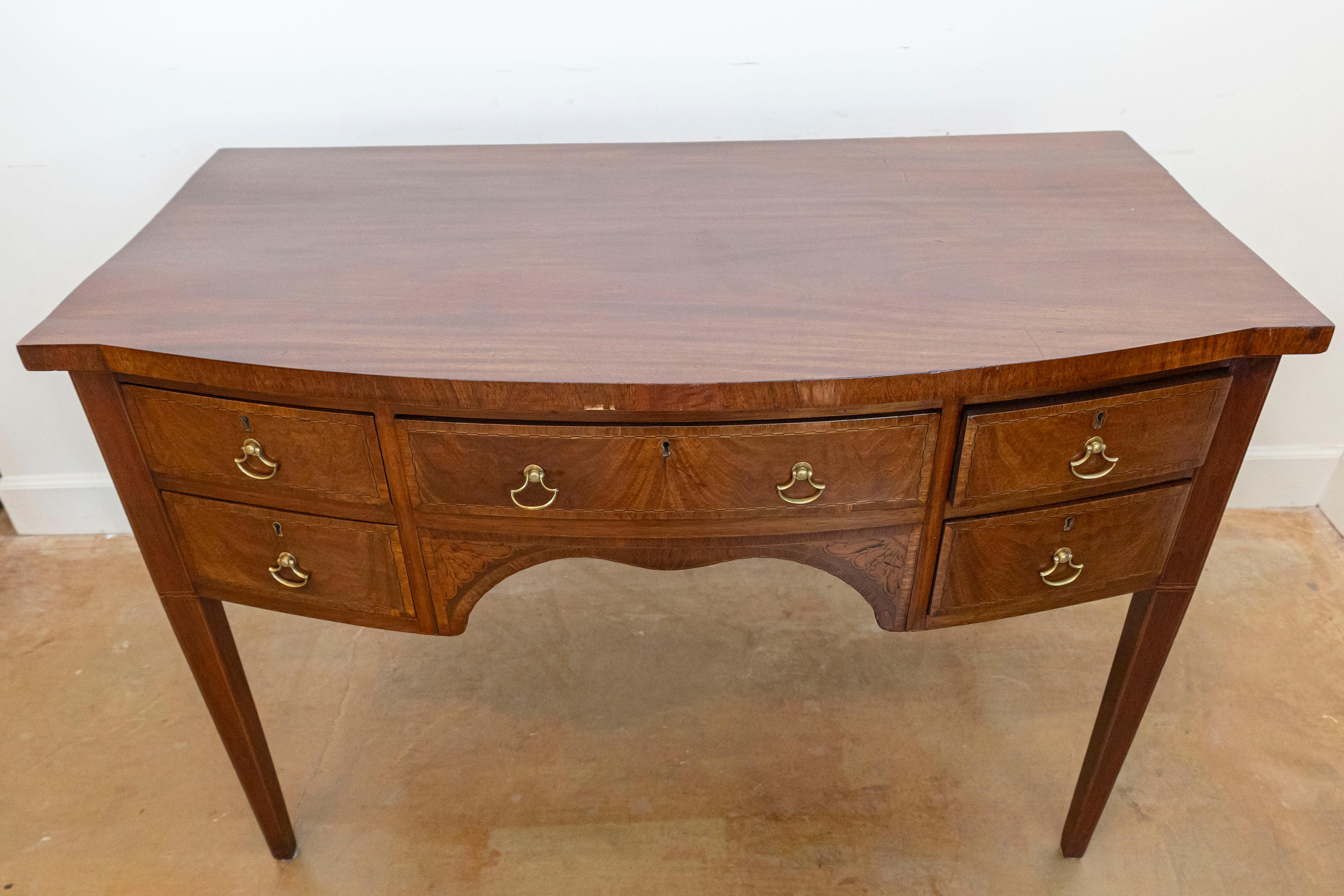 English Victorian 1860s Walnut and Mahogany Bowfront Sideboard with Five Drawers For Sale 2