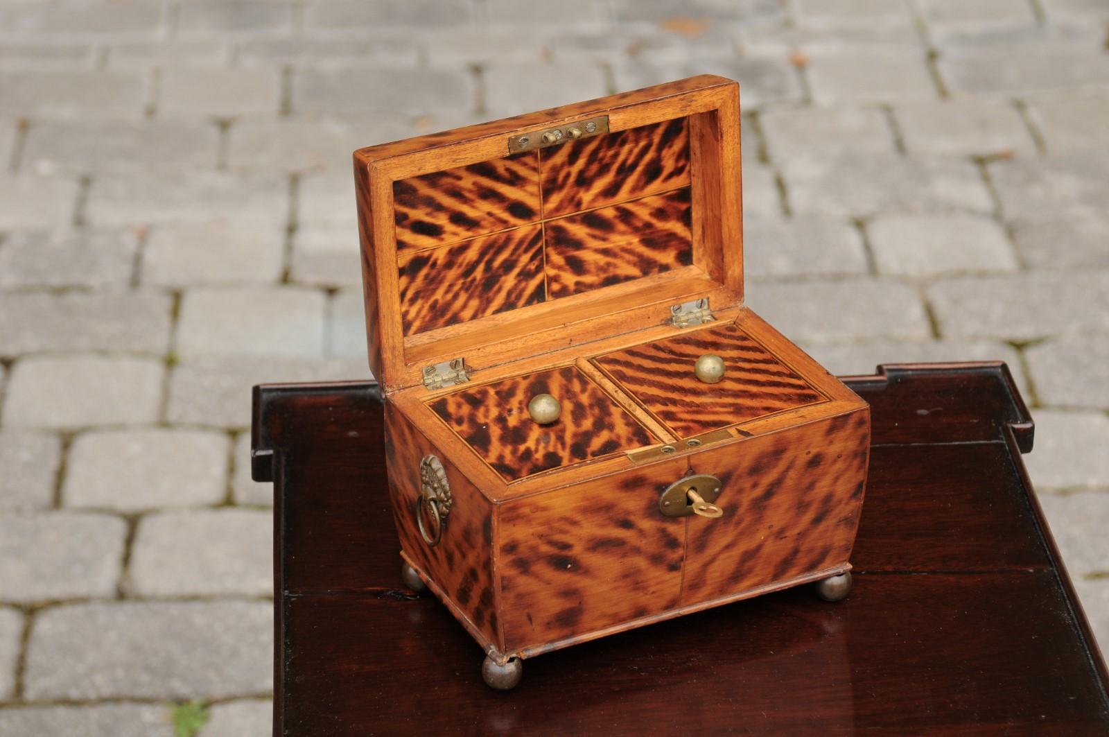 English Victorian 1870s Tea Caddy with Faux Painted Tortoise Finish and Brass In Good Condition For Sale In Atlanta, GA