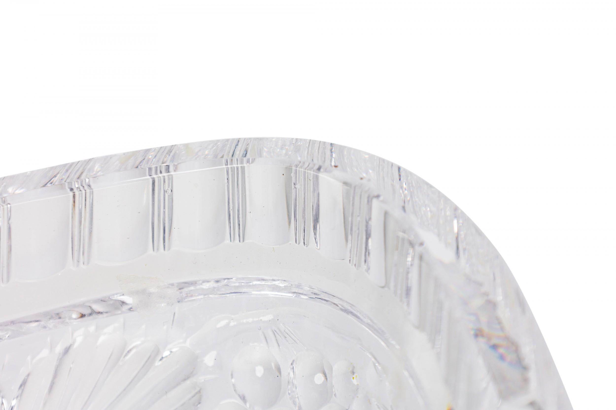 Compota inglesa victoriana de cristal tallado del siglo XIX con motivos frutales en venta 5