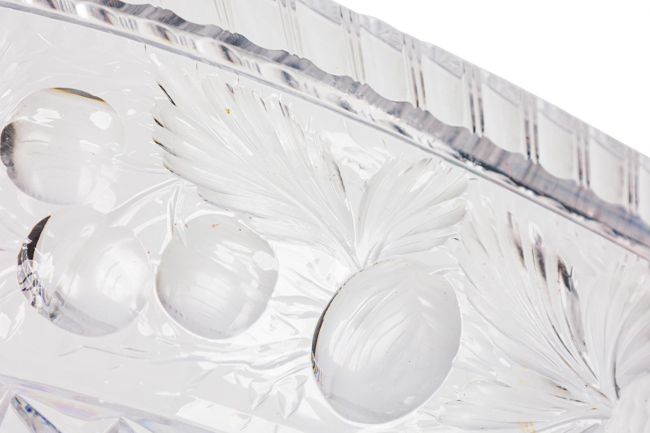 Compota inglesa victoriana de cristal tallado del siglo XIX con motivos frutales en Bueno estado para la venta en Queens, NY