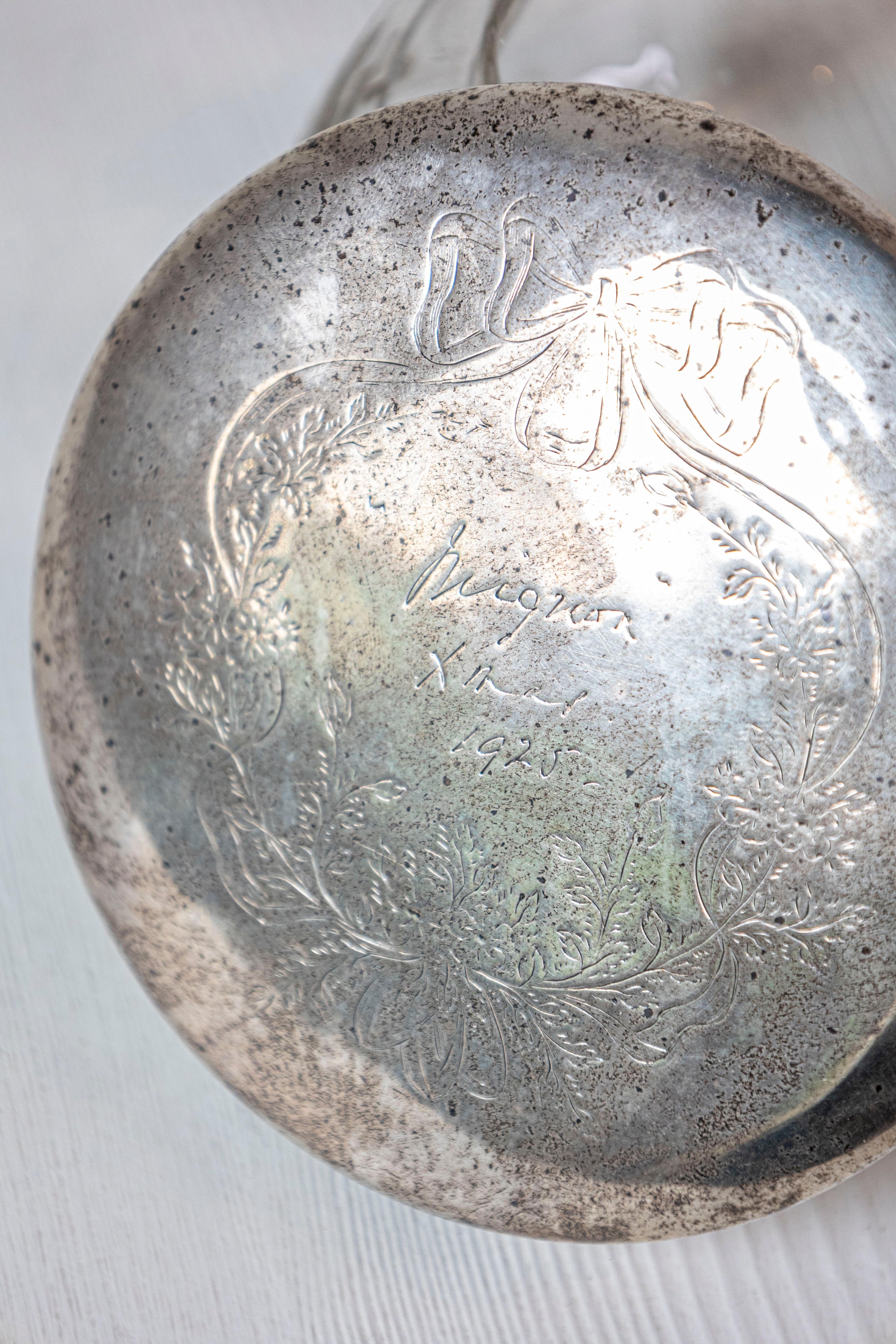 Argento Vaso da toilette inglese vittoriano del XIX secolo in vetro e argento con disegno inciso in vendita