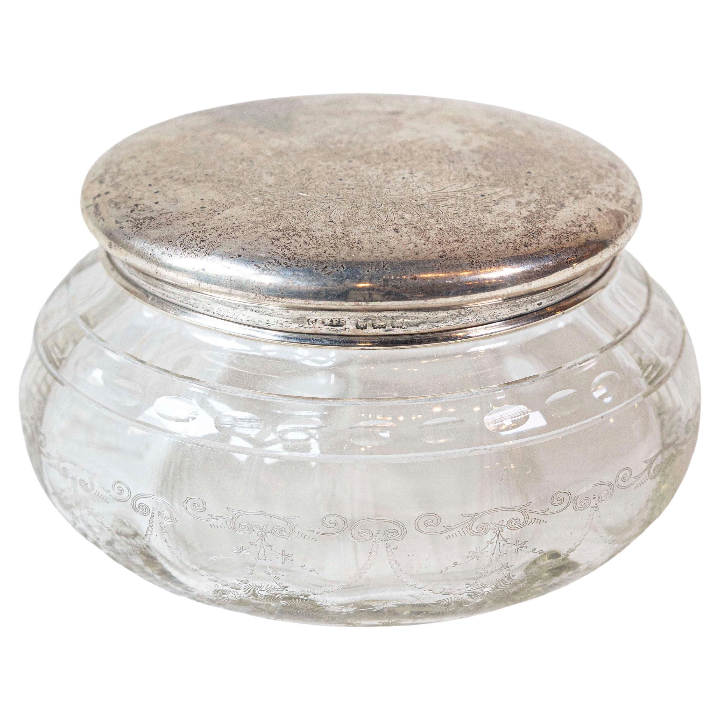 Vaso da toilette inglese vittoriano del XIX secolo in vetro e argento con disegno inciso in vendita