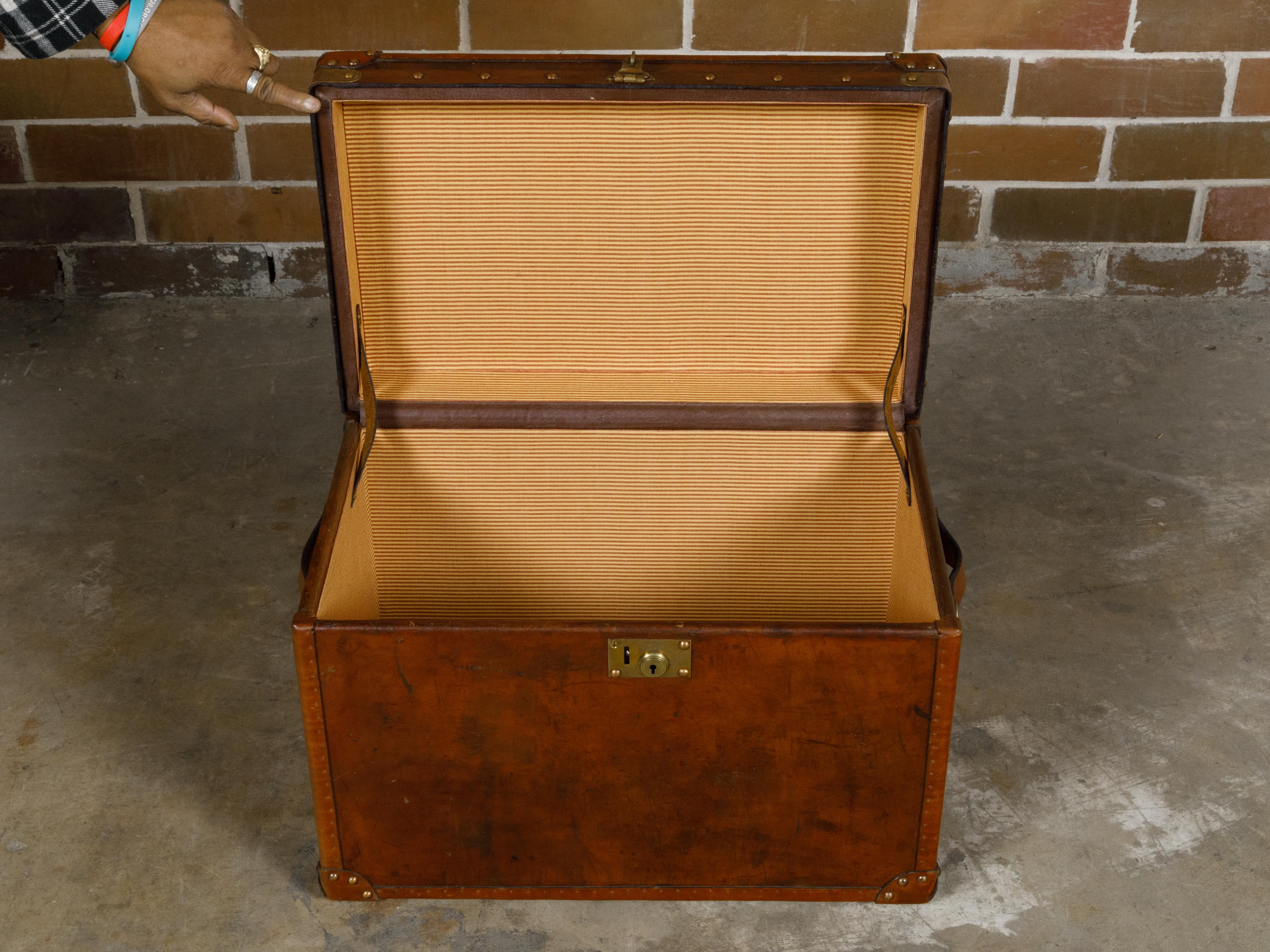 English Victorian 19th Century Leather Travel Trunk with Brass Hardware For Sale 4