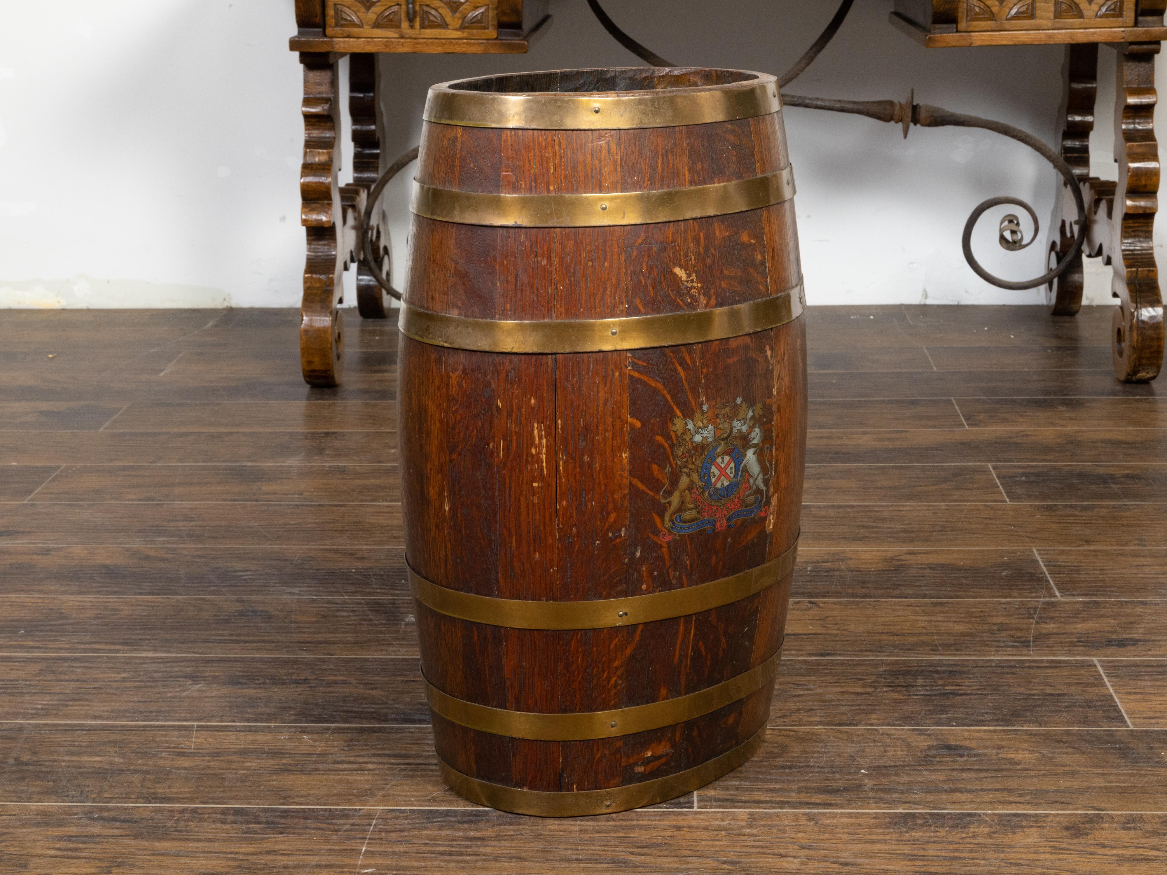 English Victorian 19th Century Oval Barrel with Coat of Arms and Brass Braces In Good Condition For Sale In Atlanta, GA