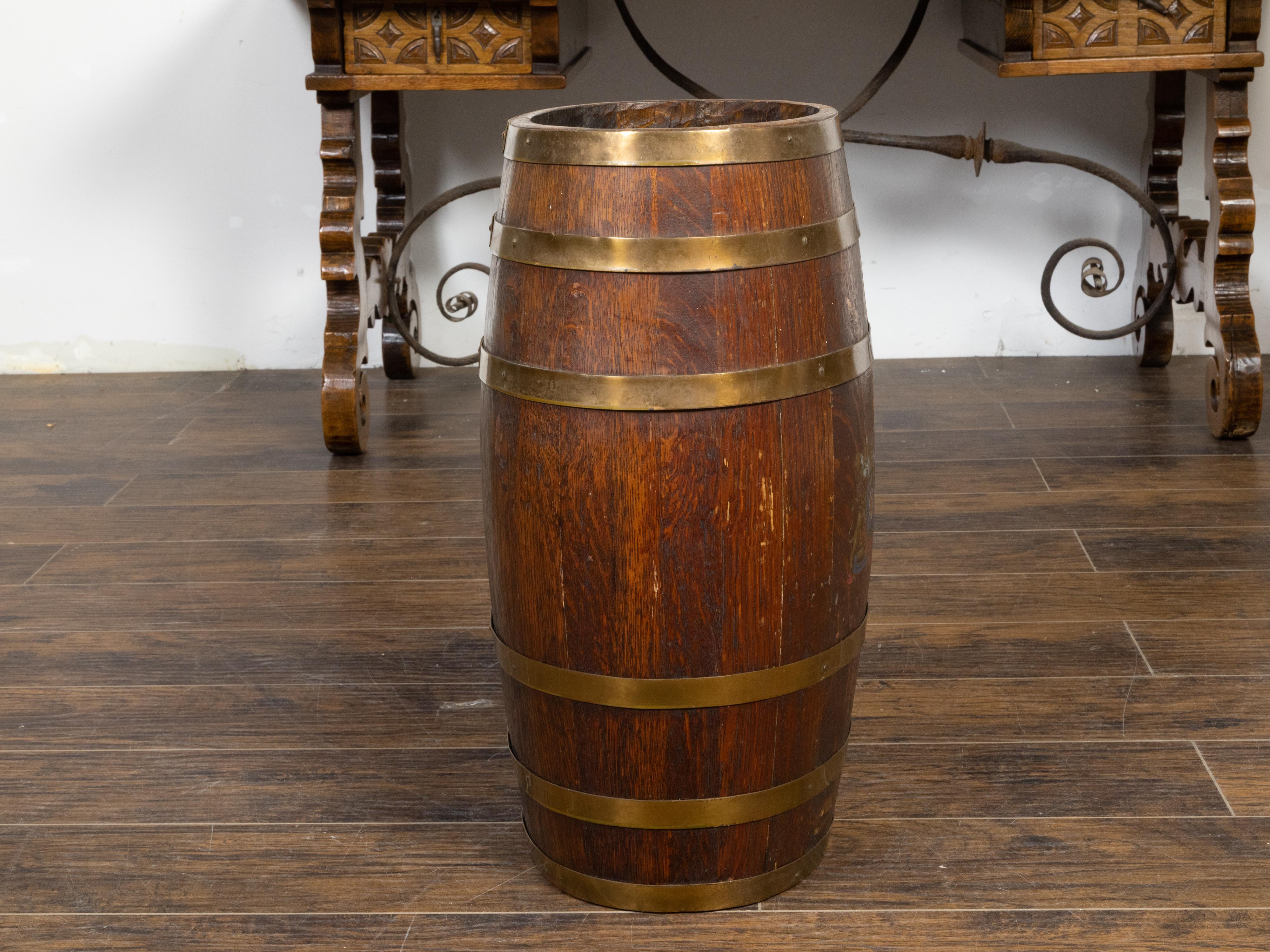 English Victorian 19th Century Oval Barrel with Coat of Arms and Brass Braces For Sale 1