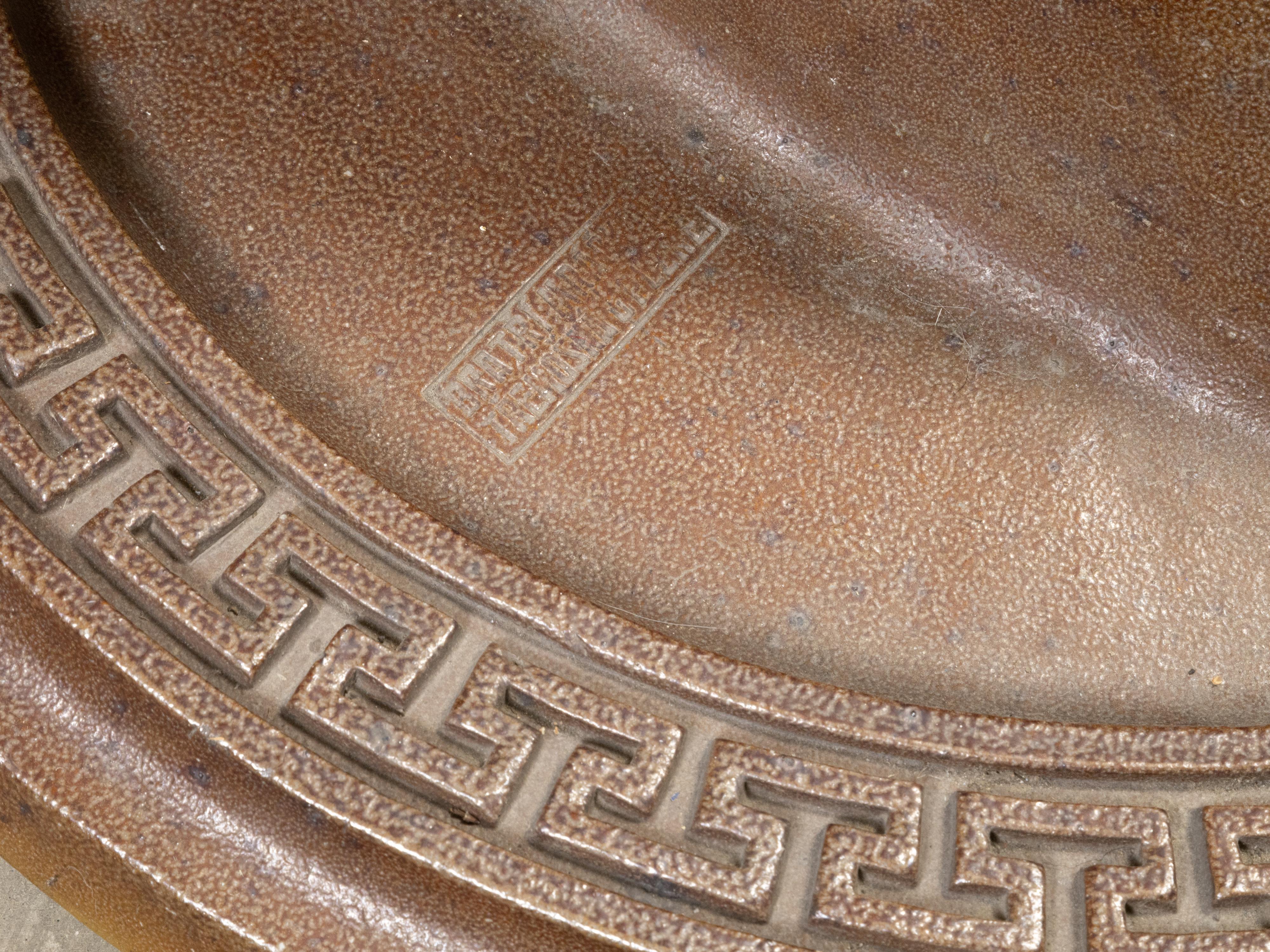 Tête de cheval en terre cuite du 19ème siècle de style victorien anglais avec frise de clés grecques en vente 2