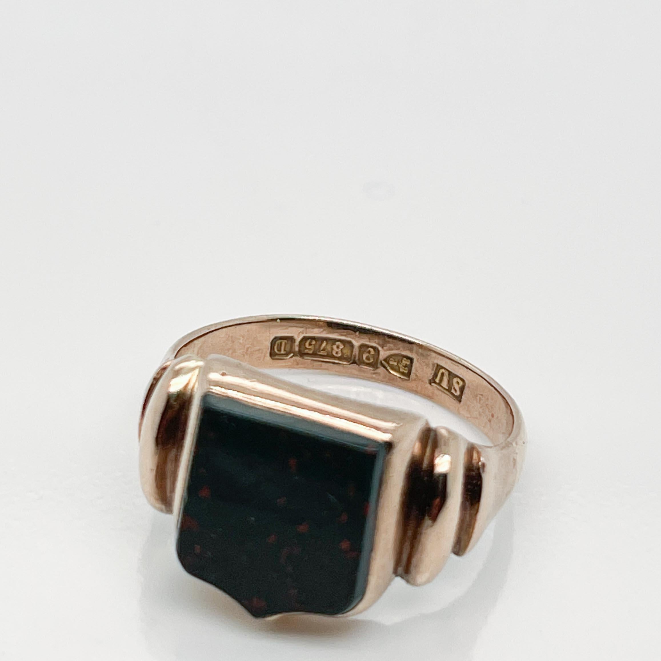 English Victorian 9ct Gold & Bloodstone Shield Cabochon Signet Ring For Sale 6