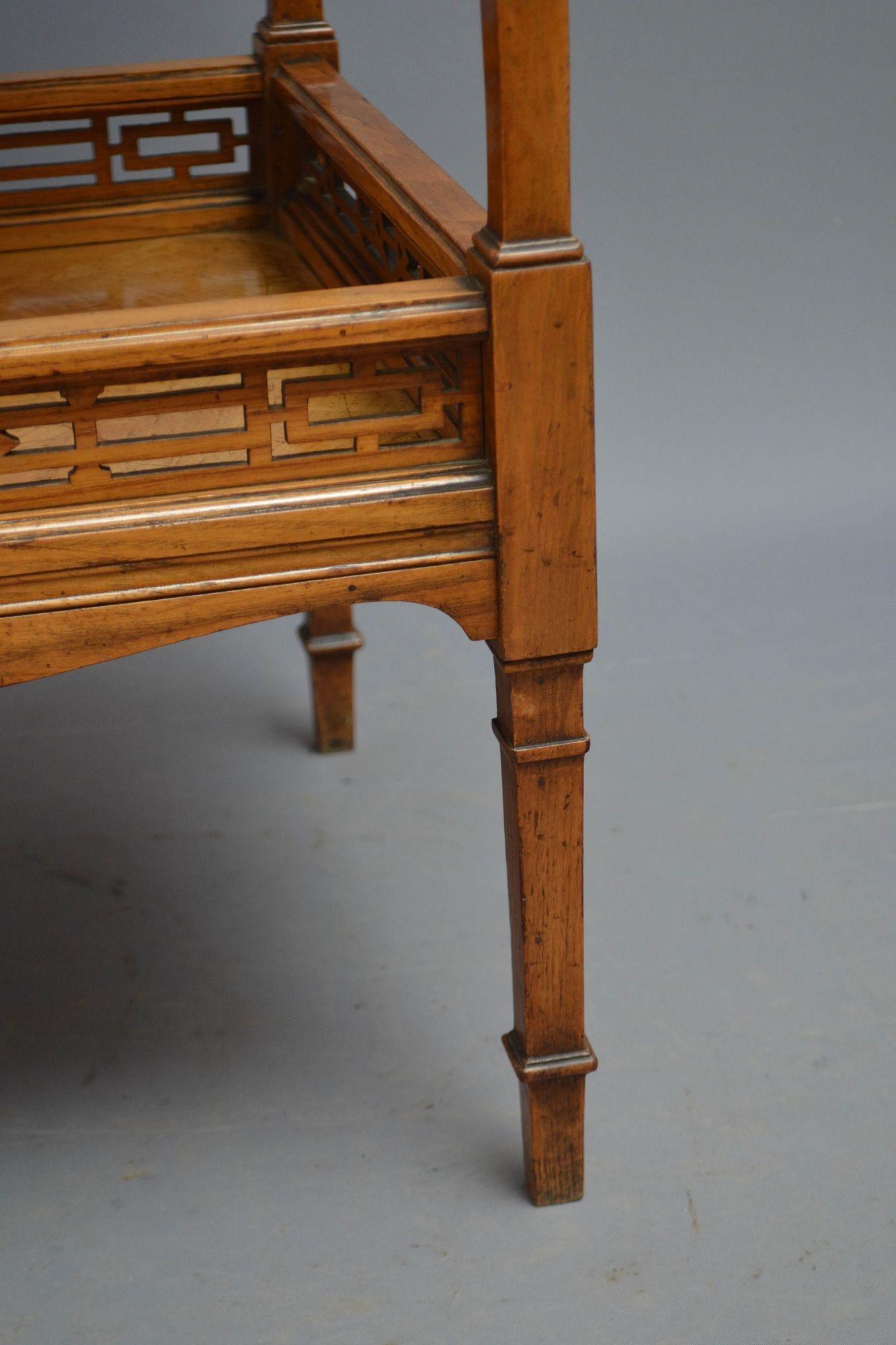 Mesa auxiliar de fresno inglesa Victorian Aesthetic Movement en venta 9