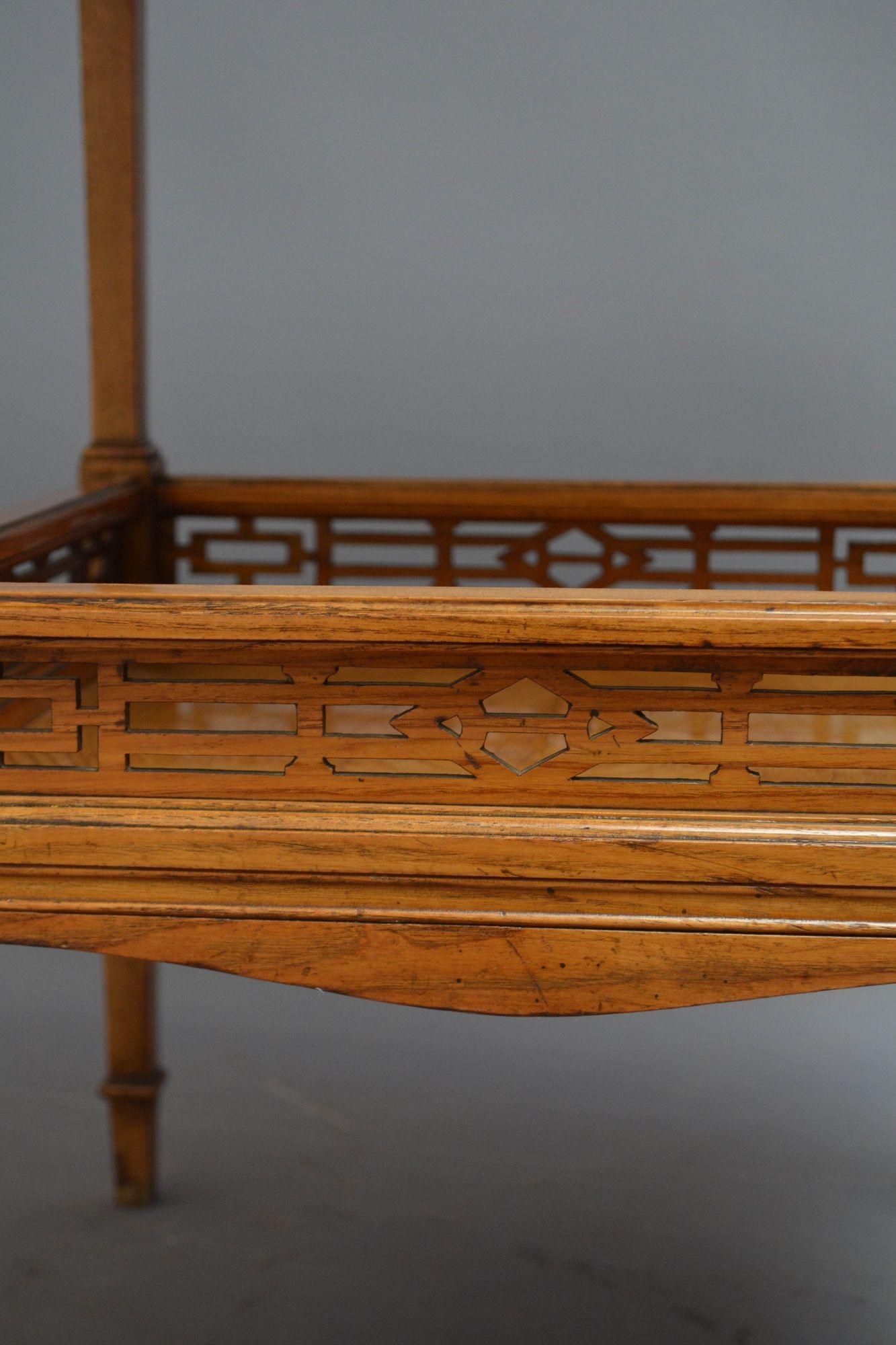 Mesa auxiliar de fresno inglesa Victorian Aesthetic Movement en venta 11