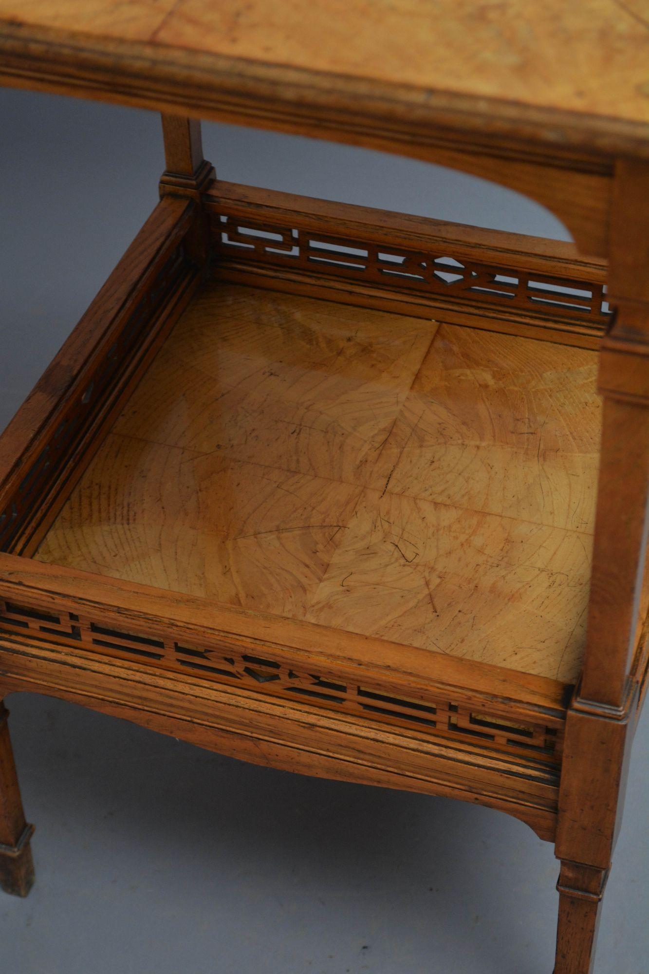 Mesa auxiliar de fresno inglesa Victorian Aesthetic Movement en venta 12