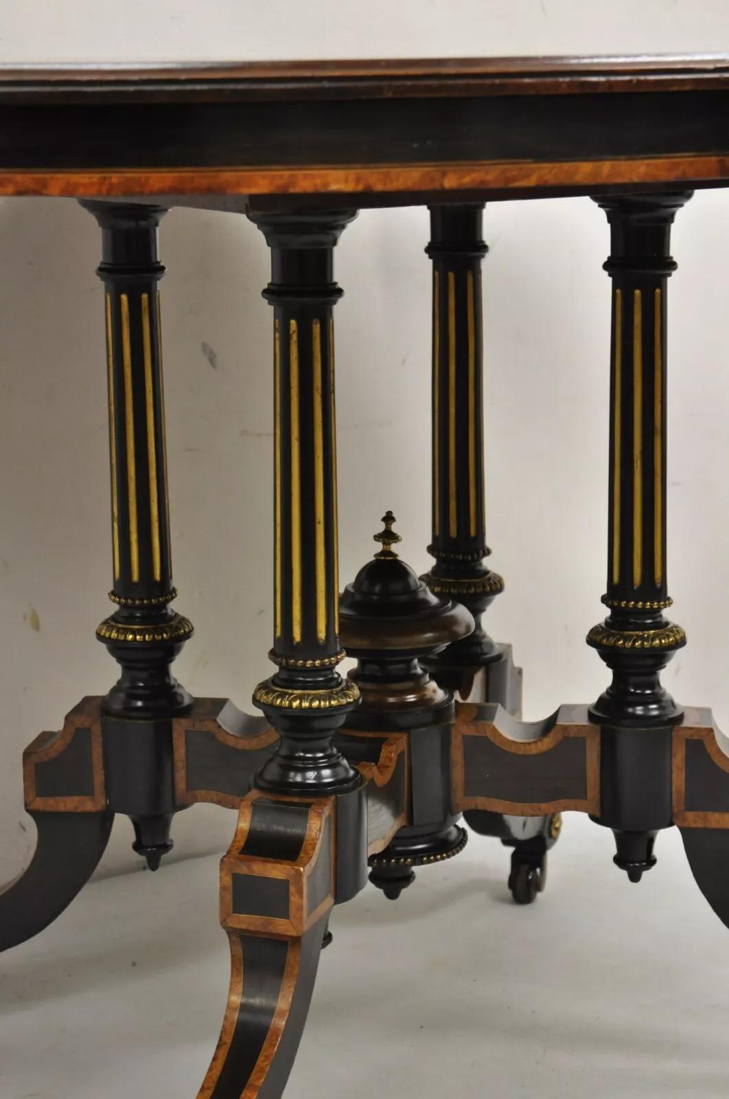 Table centrale ovale en ébène et ronce de noyer de l'époque victorienne anglaise Aesthetic Movement en vente 2