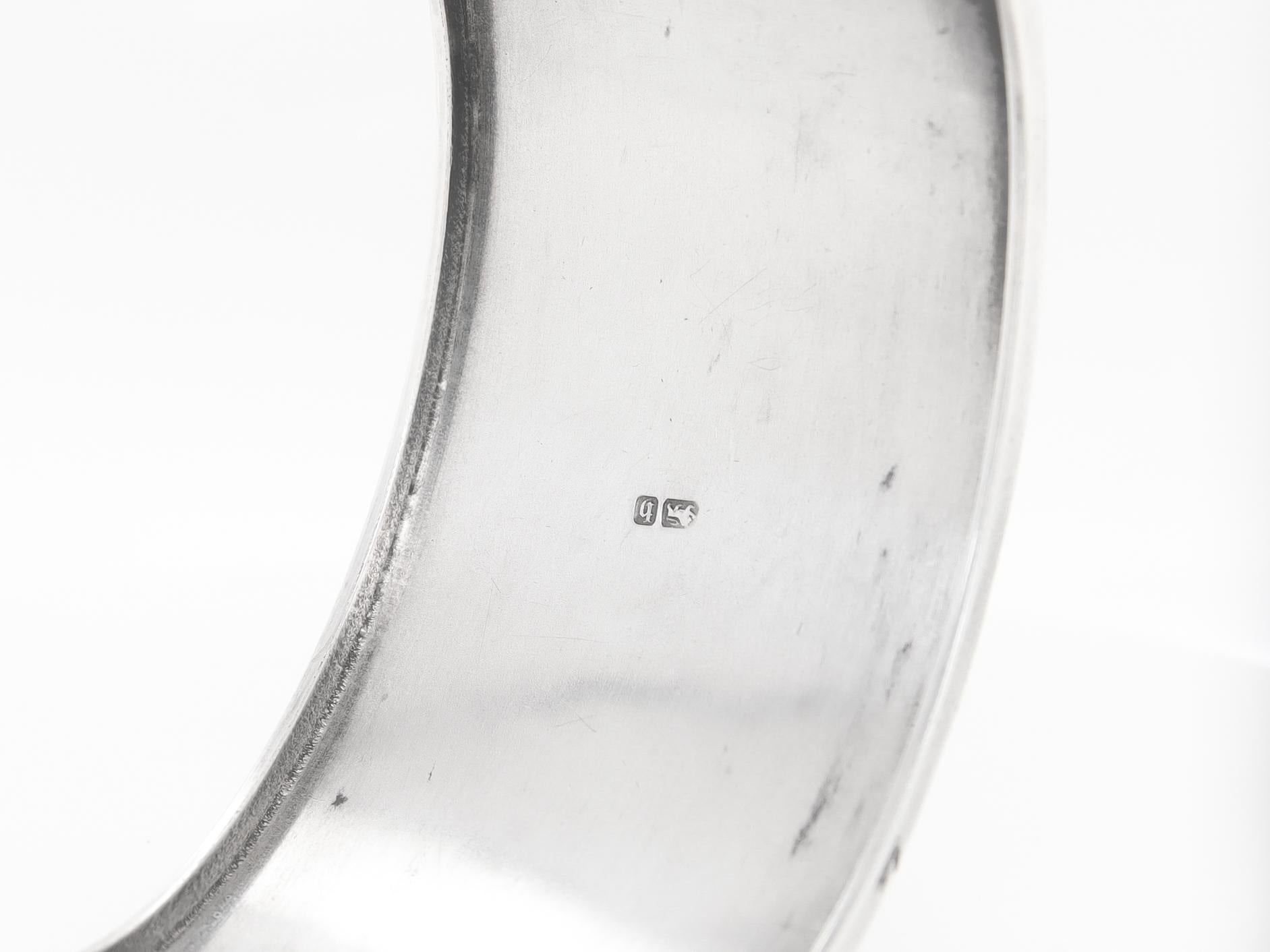 English Victorian Aesthetic Sterling Silver Bangle Bracelet with Scenes of Birds For Sale 9