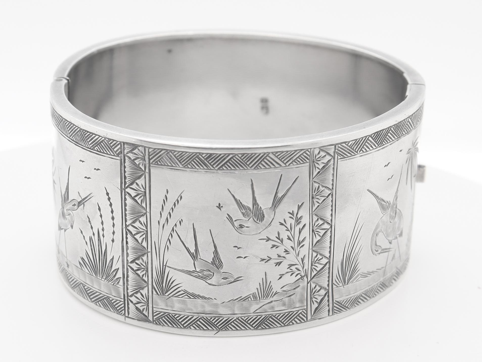 English Victorian Aesthetic Sterling Silver Bangle Bracelet with Scenes of Birds For Sale 4