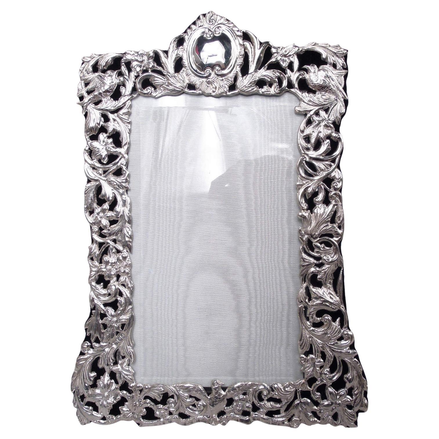 Marco victoriano inglés Art Nouveau de plata de ley, 1899 en venta