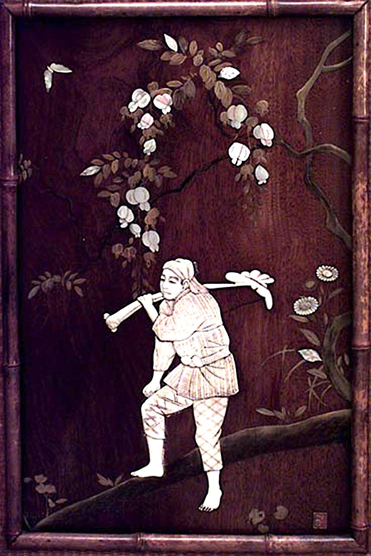 Englischer viktorianischer Bambusschrank mit einer Giebeltür und Binsenfurnier unter Bambusverkleidung mit offenen Seitenregalen und kleiner Palisandertür mit Knochenfigur.
     