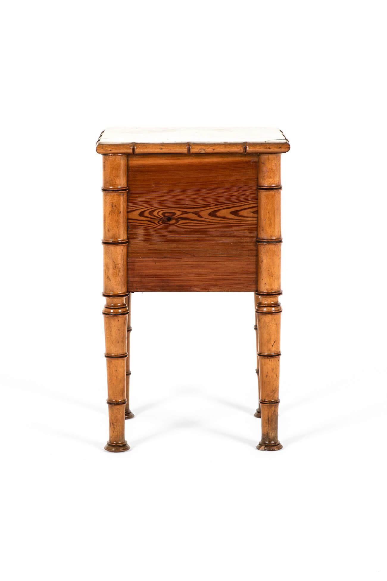 Britannique Meuble de chambre en bambou de style victorien anglais en vente