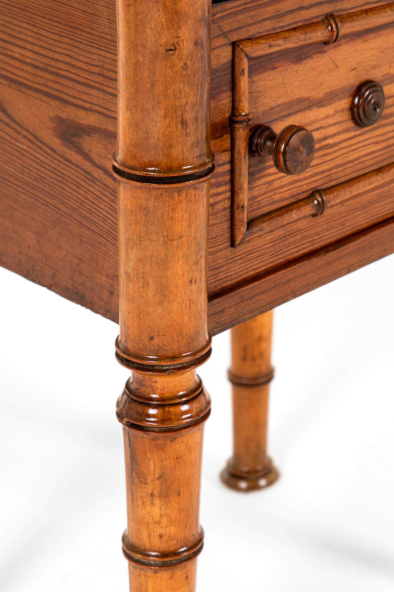 Meuble de chambre en bambou de style victorien anglais en vente 1