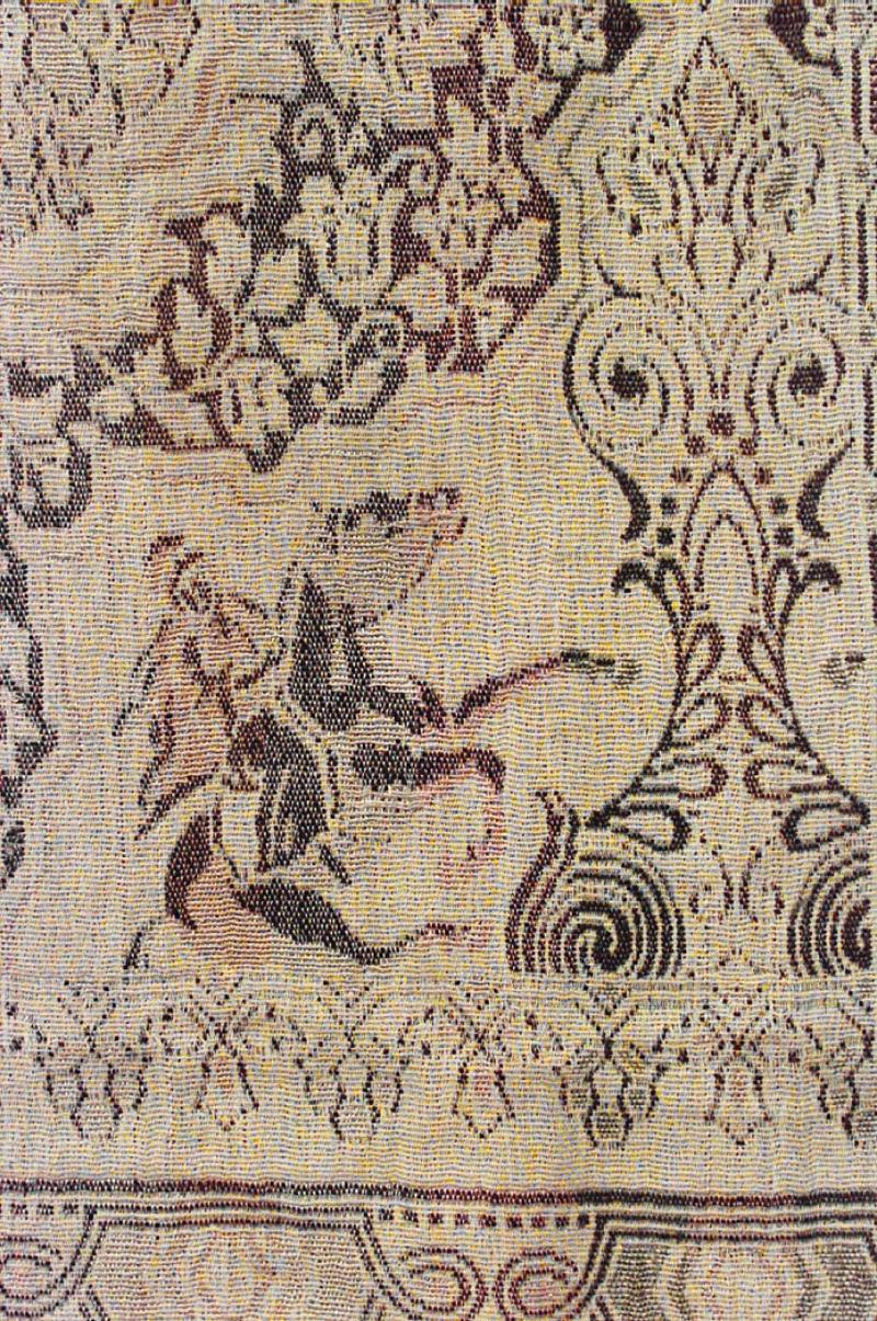 Nappe victorienne anglaise carrée en tissu beige avec motifs de cavaliers du désert et de mosquée et franges