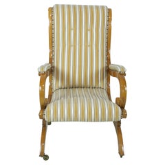 Fauteuil victorien anglais en bois blond à volutes avec tapisserie rayée